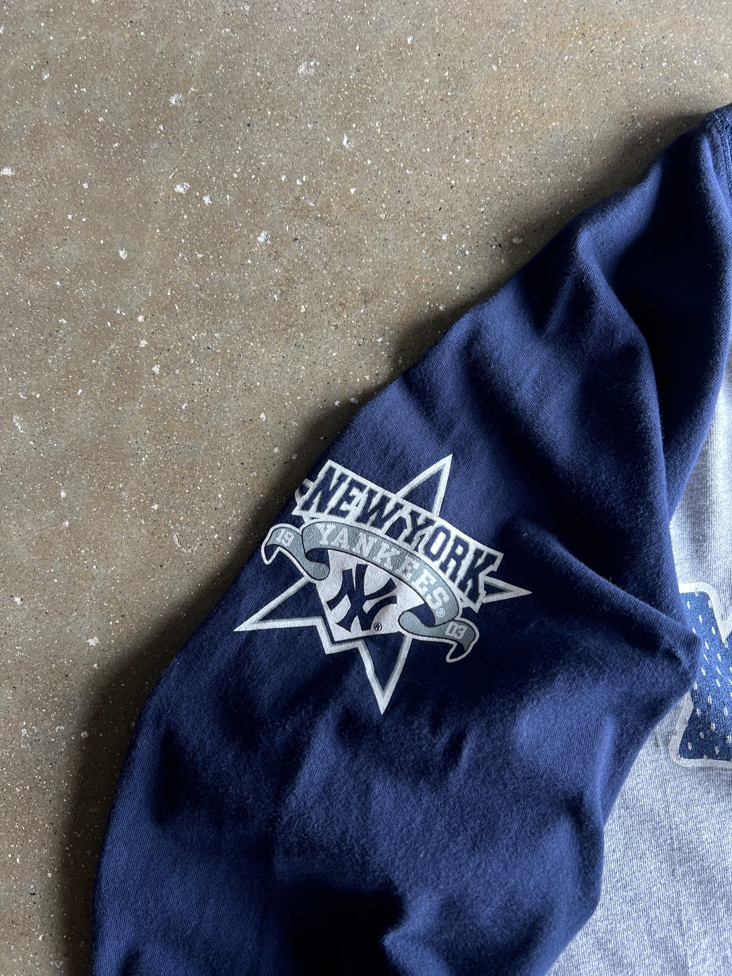 Vintage Grey Yankees Spellout Shirt - L