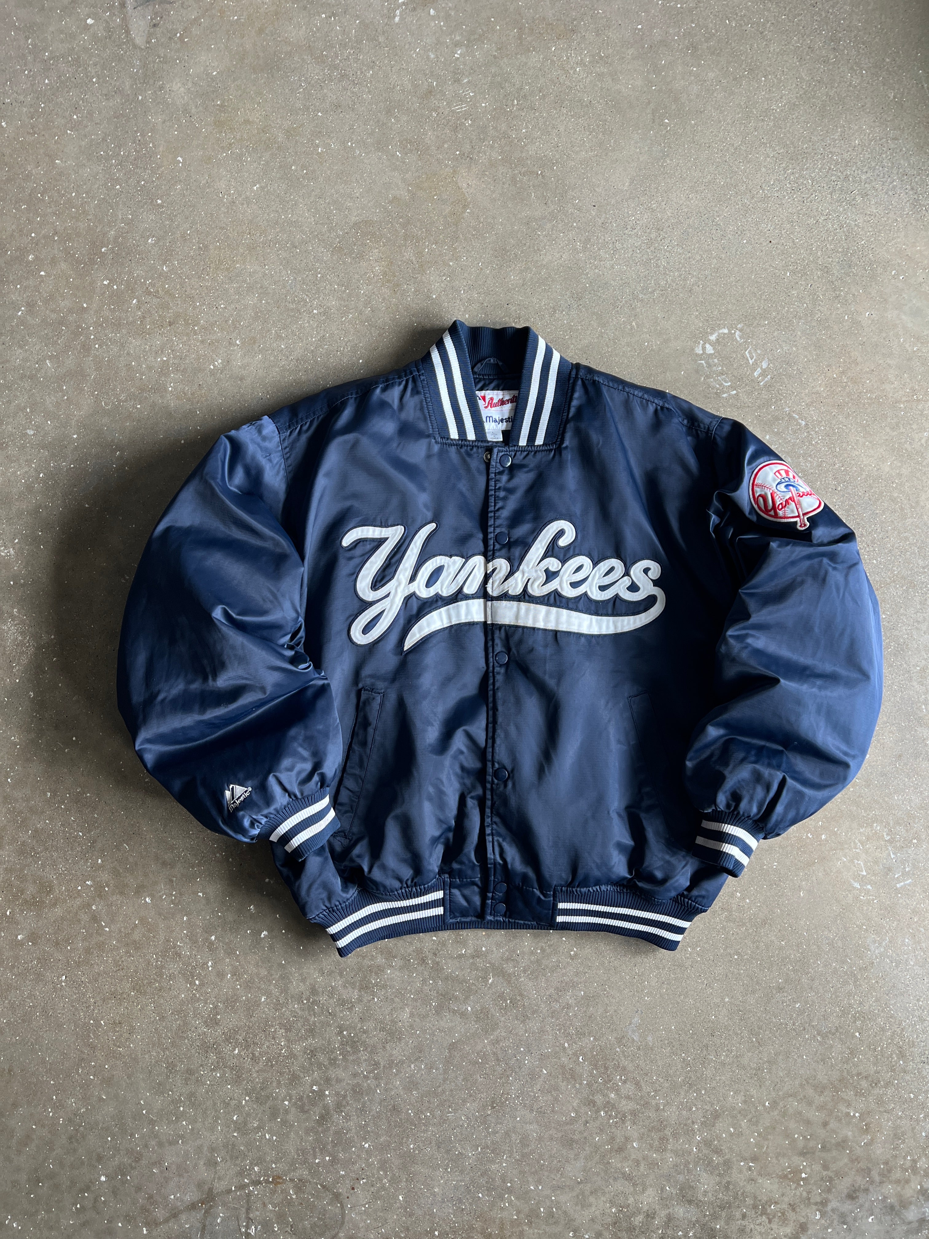 ニューヨーク・ヤンキース ジャケット ネイビー　ヴィンテージ　90s RARE Vintage 90s Distressed New York Yankees Satin Jacket by