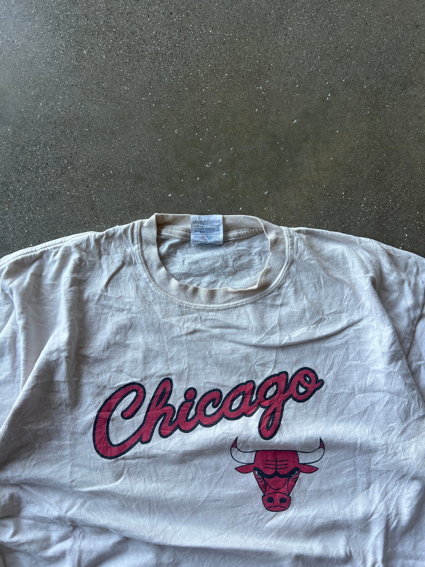 Vintage Faded White Chicago Bulls Shirt - XL