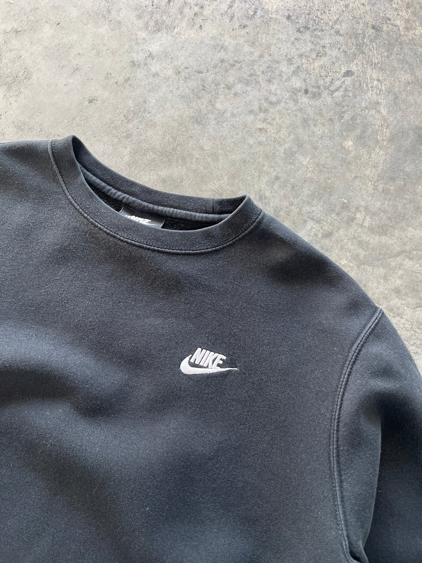 Vintage Black Nike Spellout Crew - M