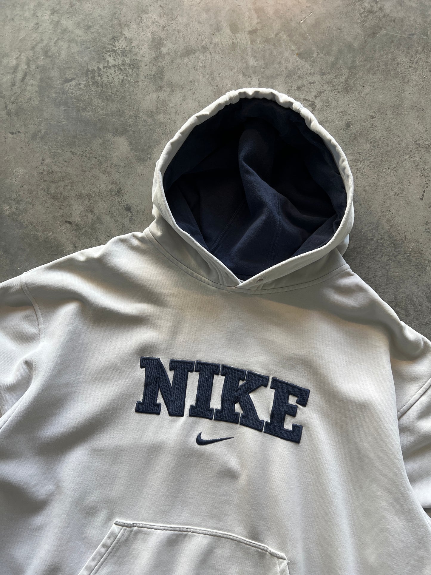 Vintage Chalk White Nike Spellout Hoodie - XL