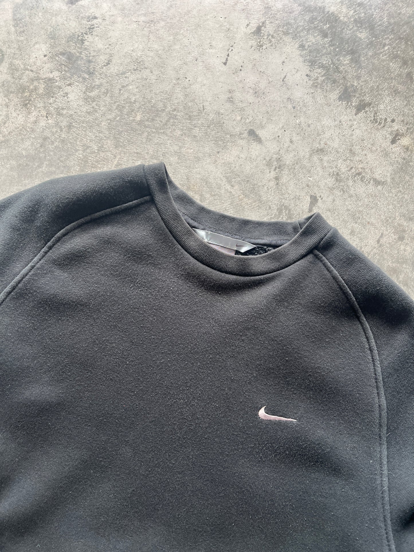 Vintage Black Nike Swoosh Crew - M