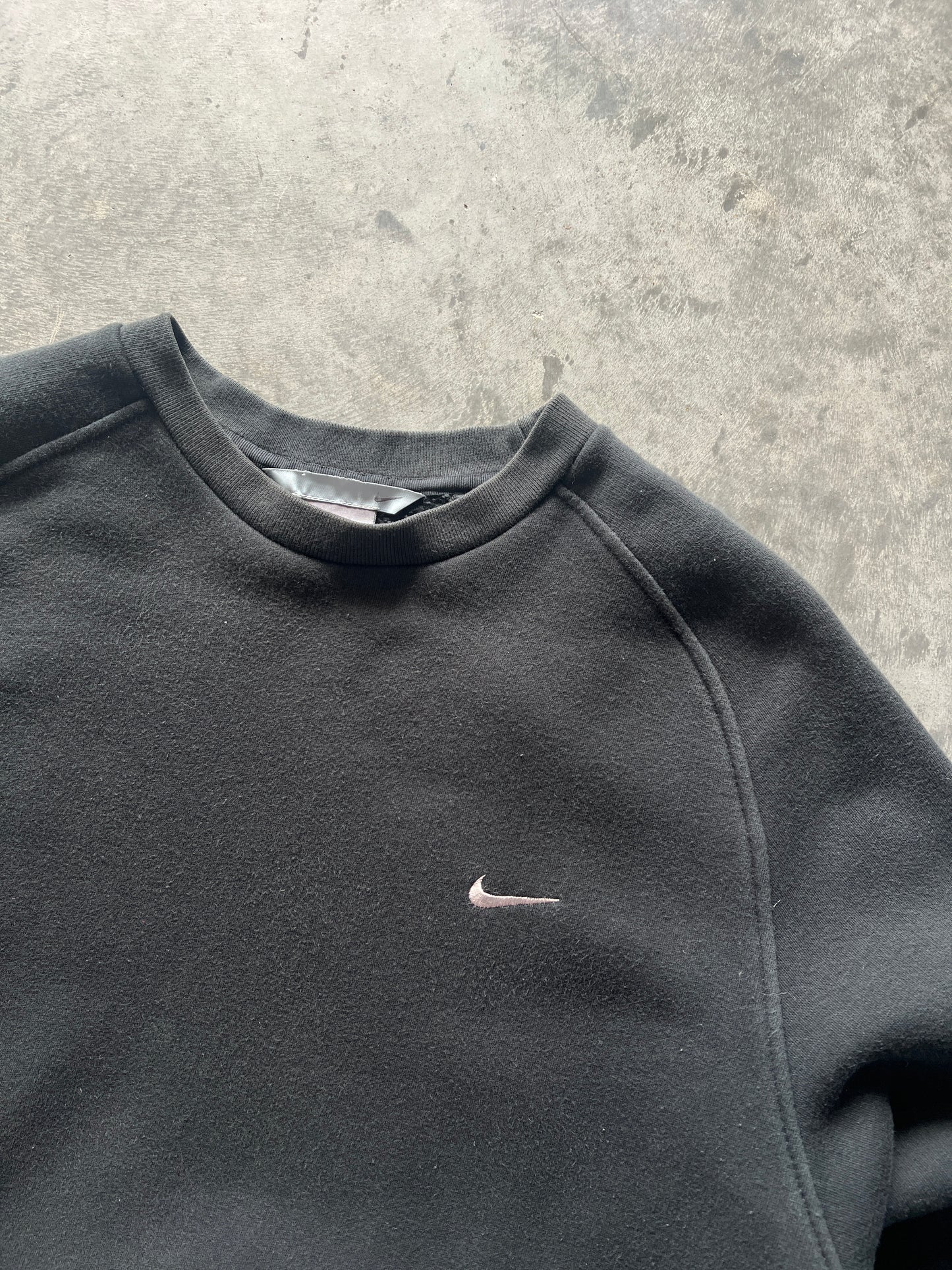 Vintage Black Nike Swoosh Crew - M