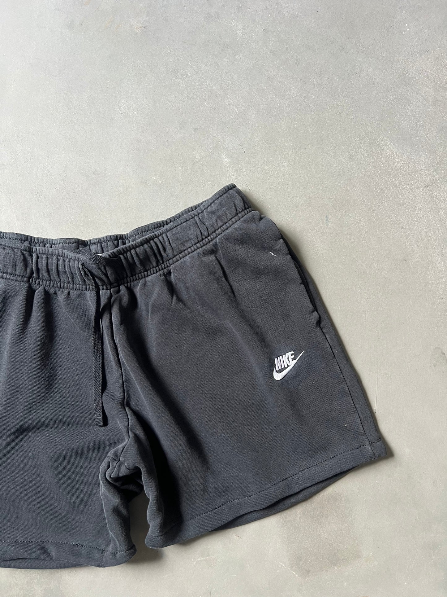 Vintage Black Baggy Nike Shorts - L