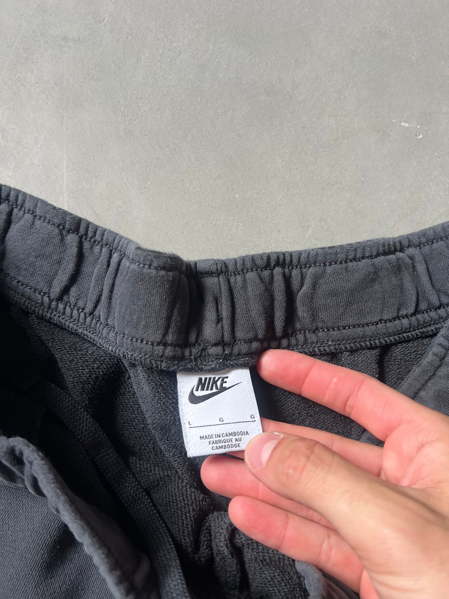 Vintage Black Baggy Nike Shorts - L