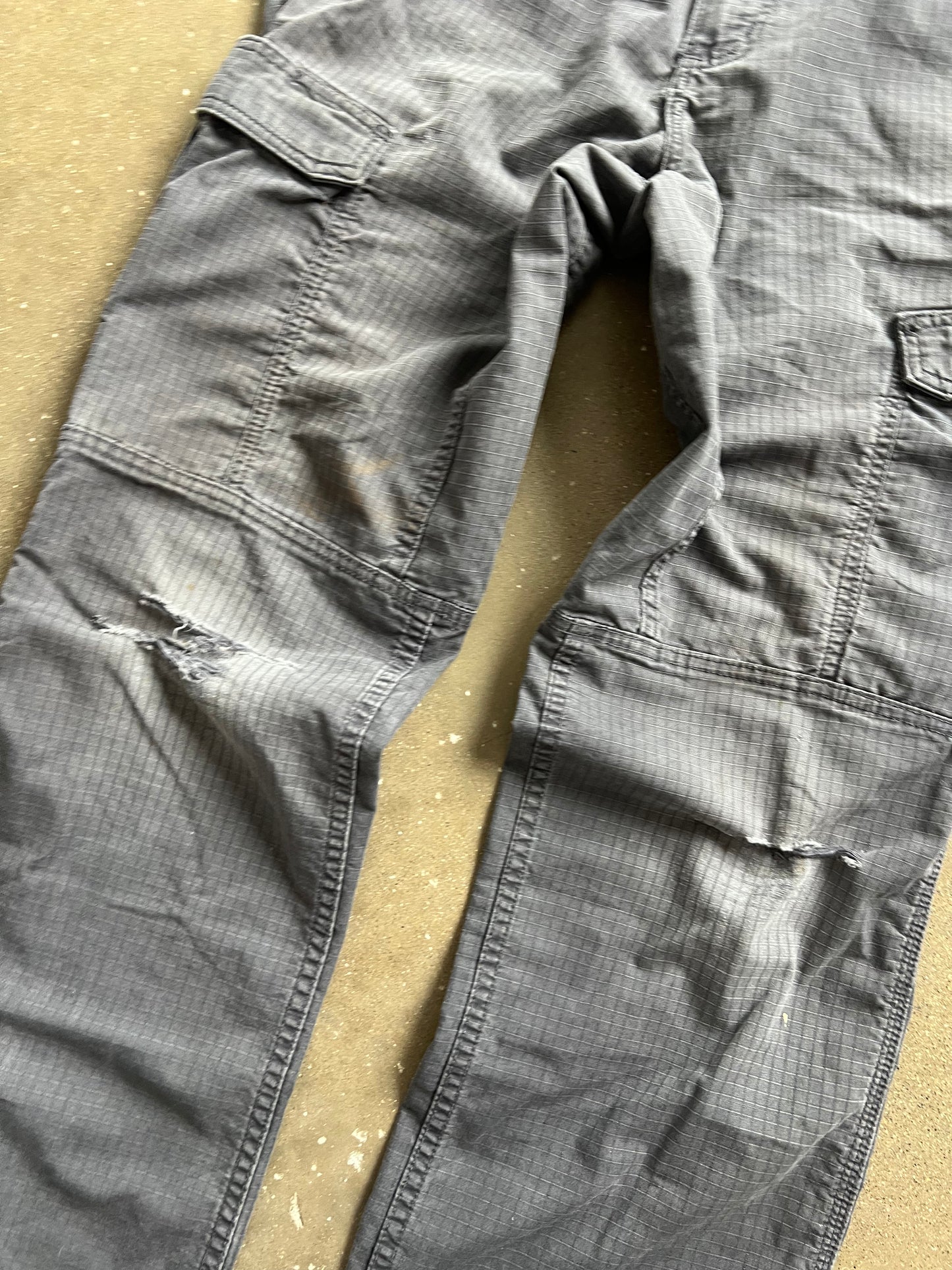 Vintage Grey Distressed Carhartt Cargo Pants - 32