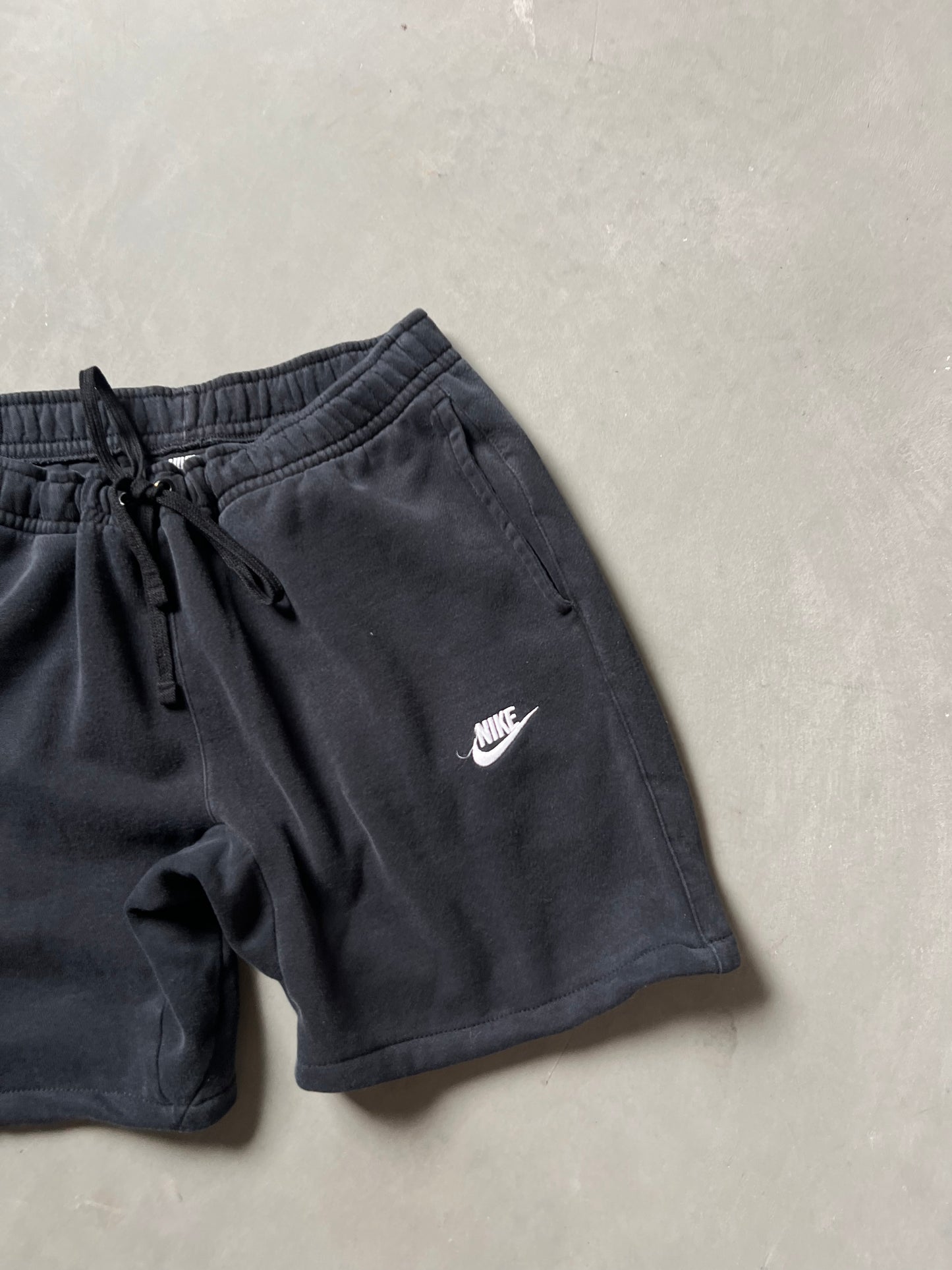 Vintage Black Cotton Nike Shorts - M