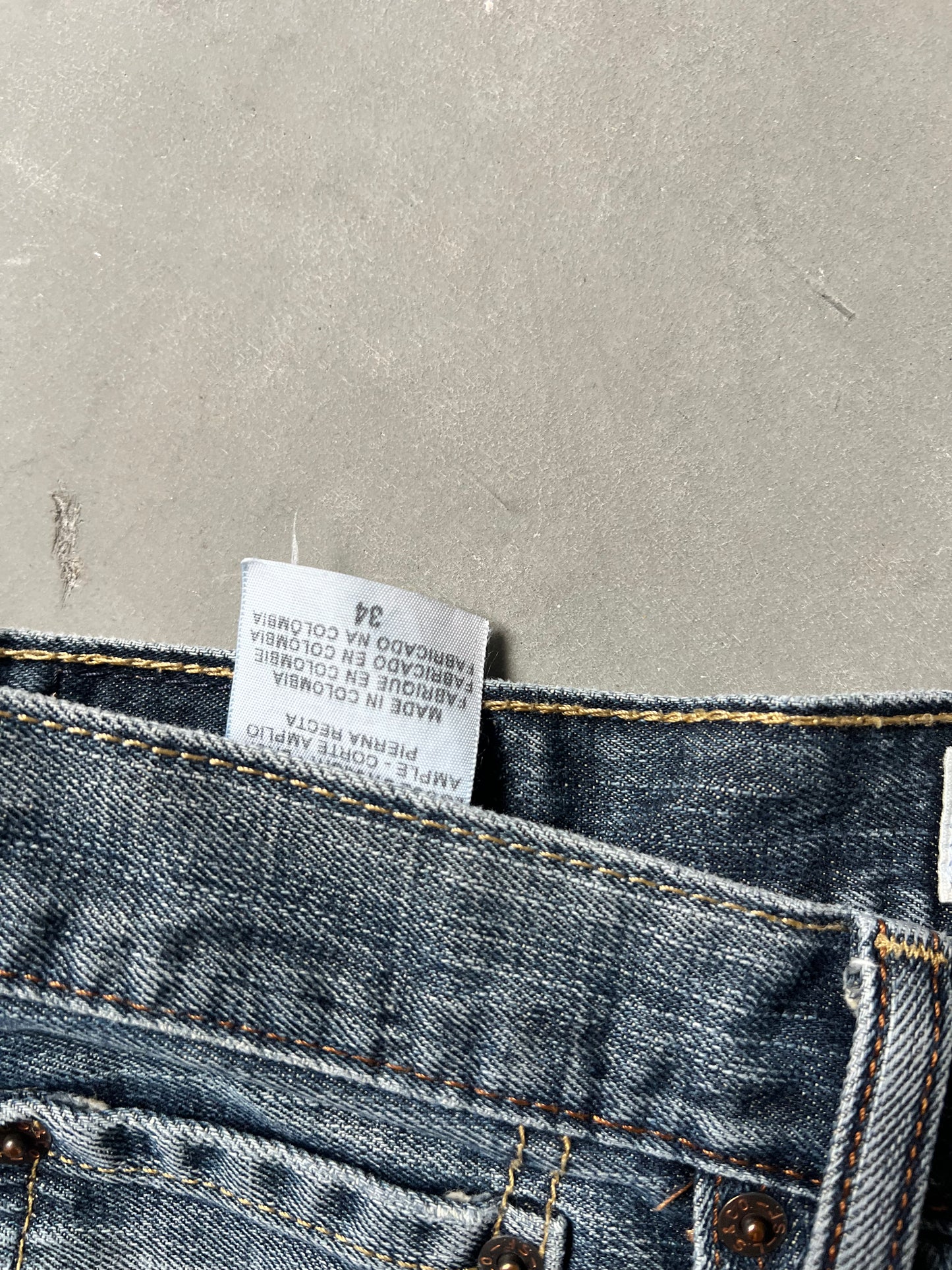 Vintage Dark Wash Levi Shorts - 36
