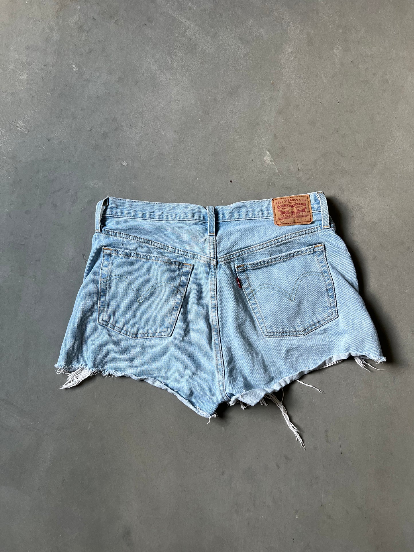 Levi 501 Light Wash Denim Shorts - 31