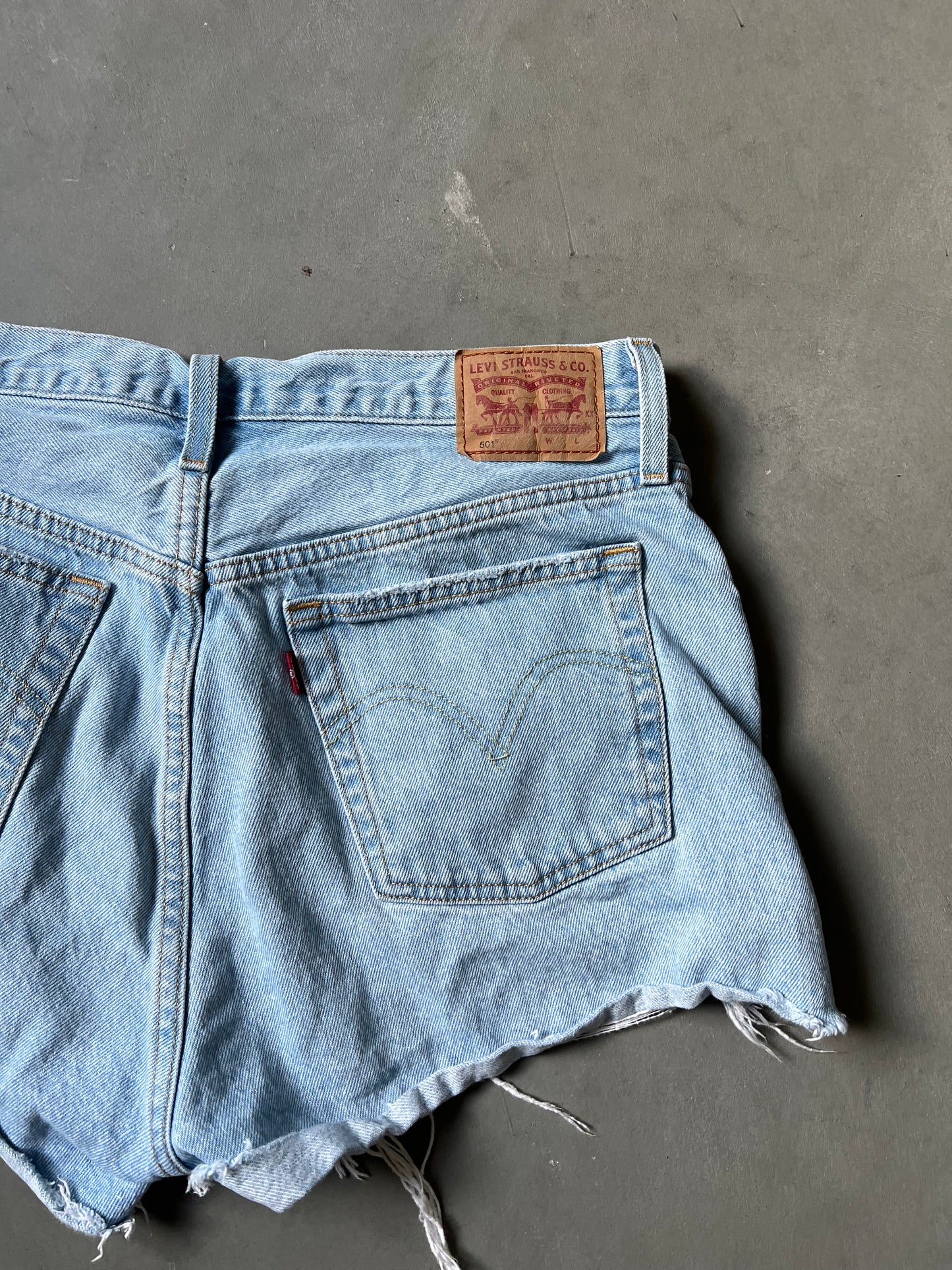 Levi 501 Light Wash Denim Shorts - 31