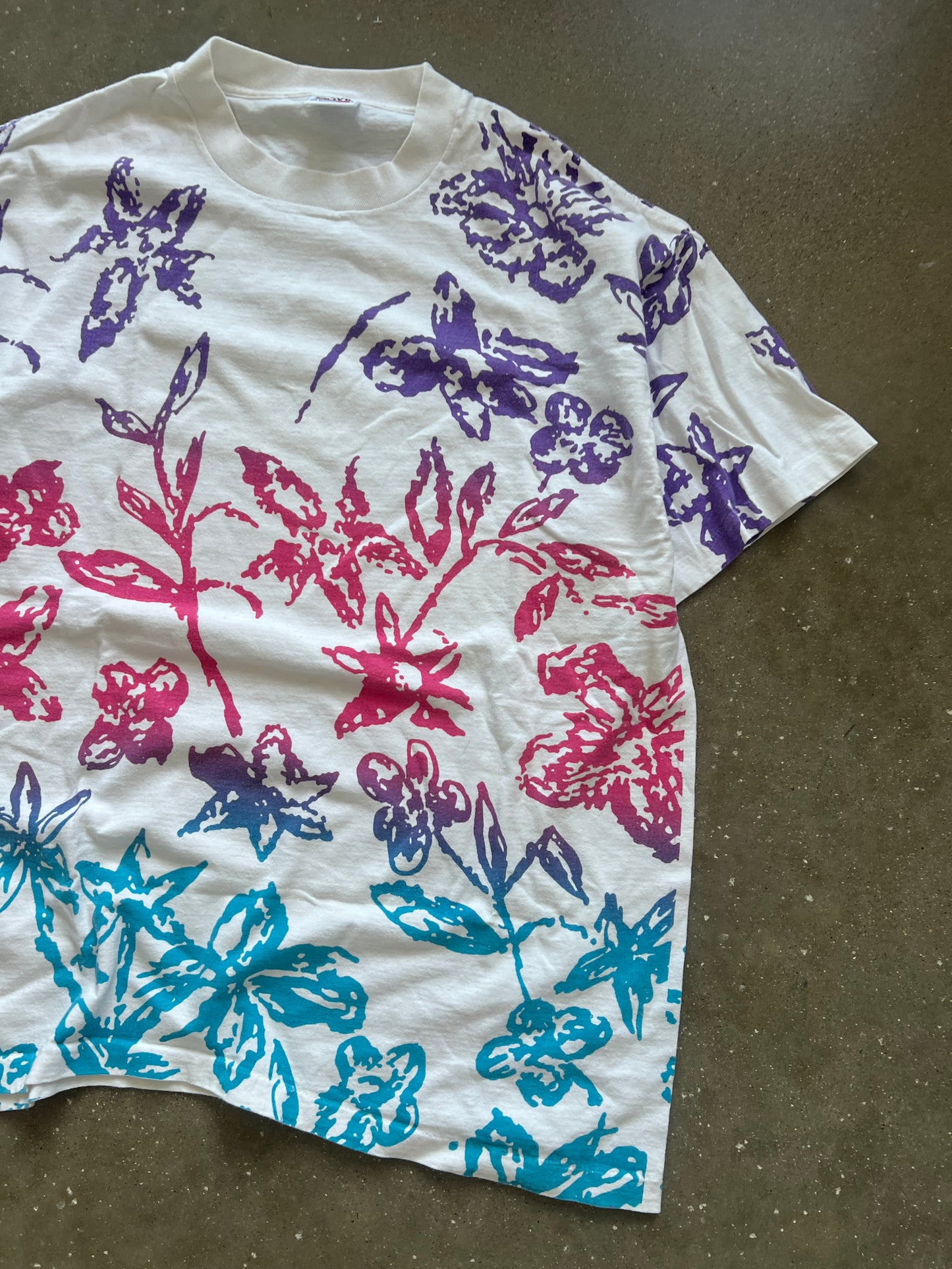 Vintage White Flower Graphic Shirt - XL