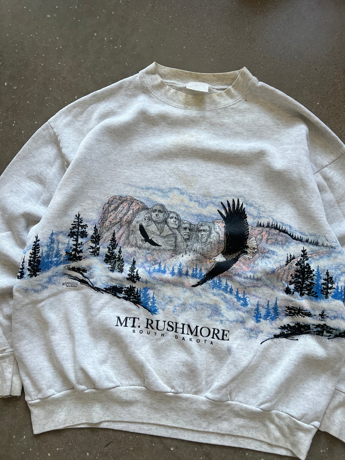 Vintage White Mt Rushmore Crew - L