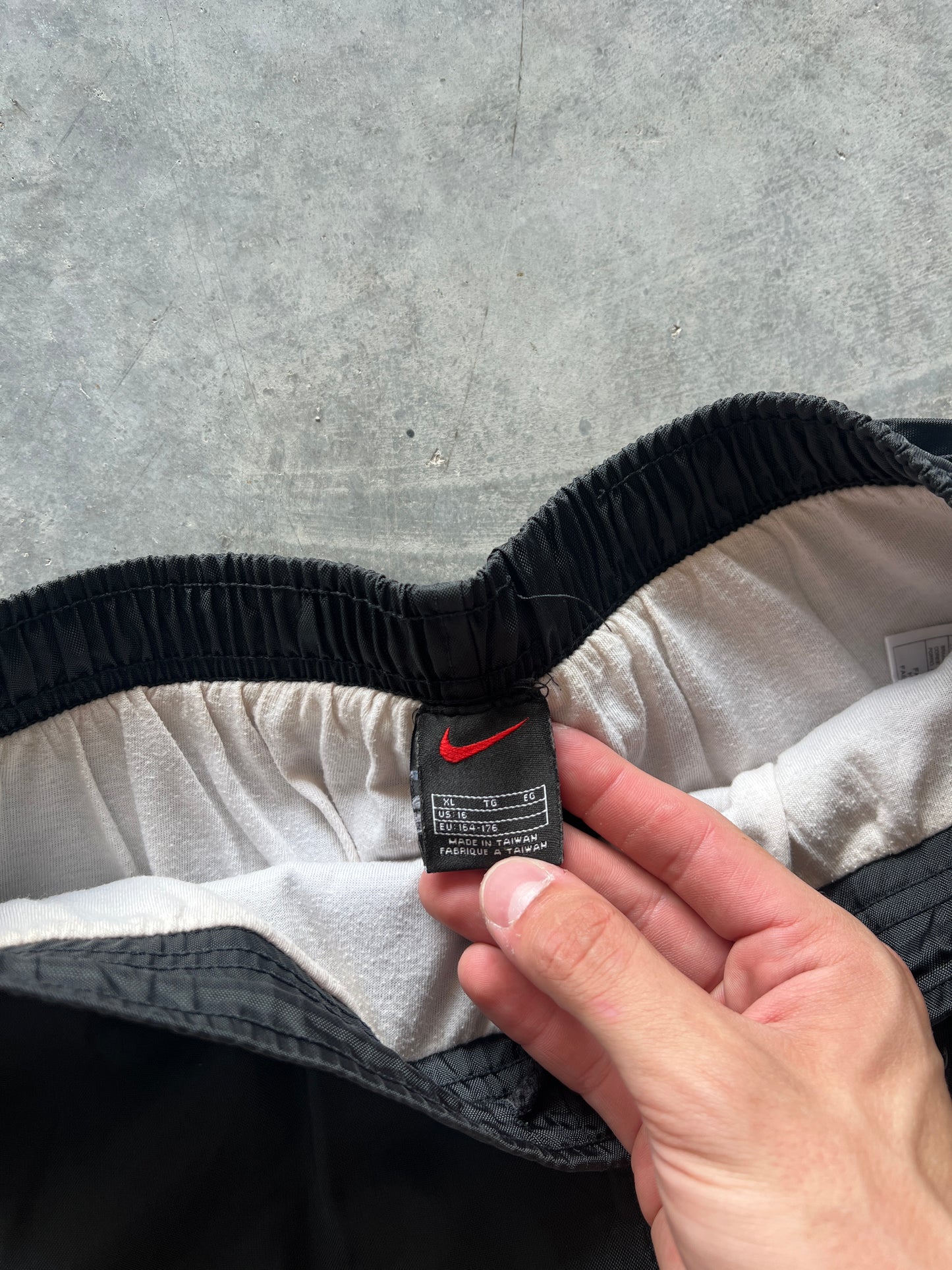 Vintage Black Nike Track Pants - YXL