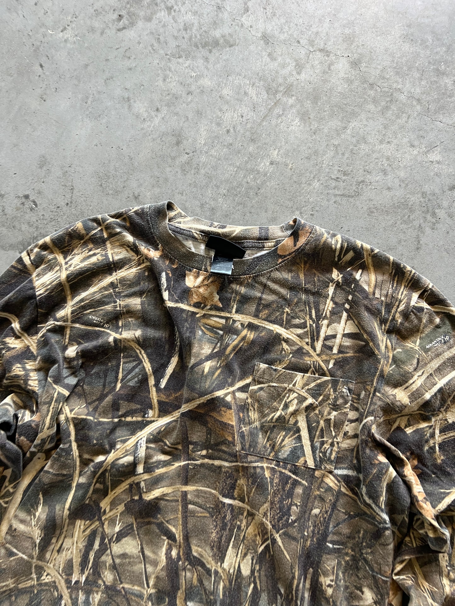 Vintage RealTree Camo Longsleeve Shirt - L