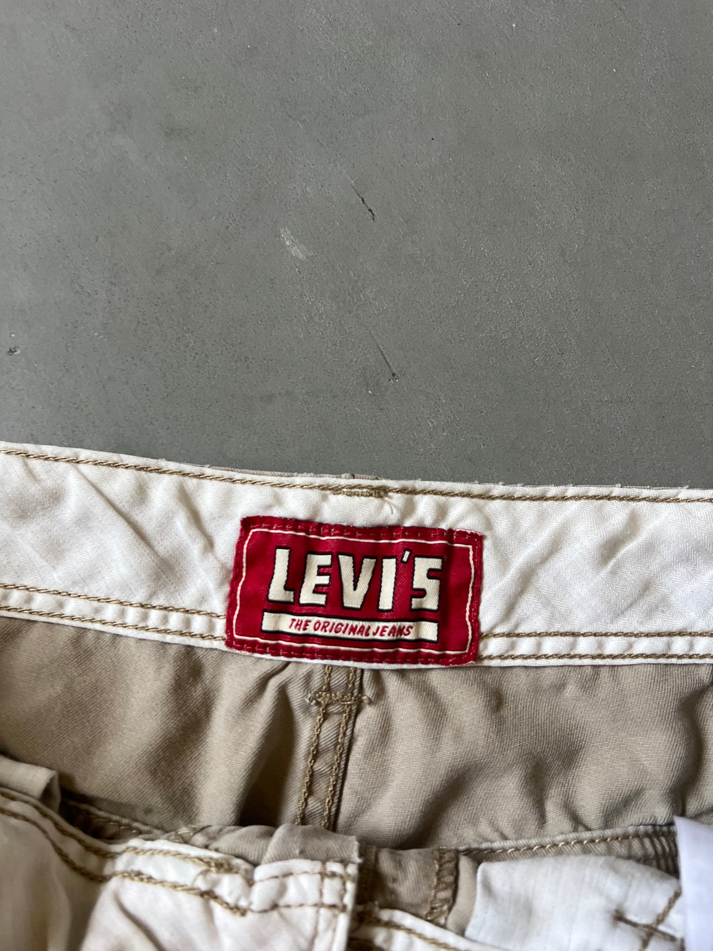 Levis Tan Baggy Cargo Shorts - 32