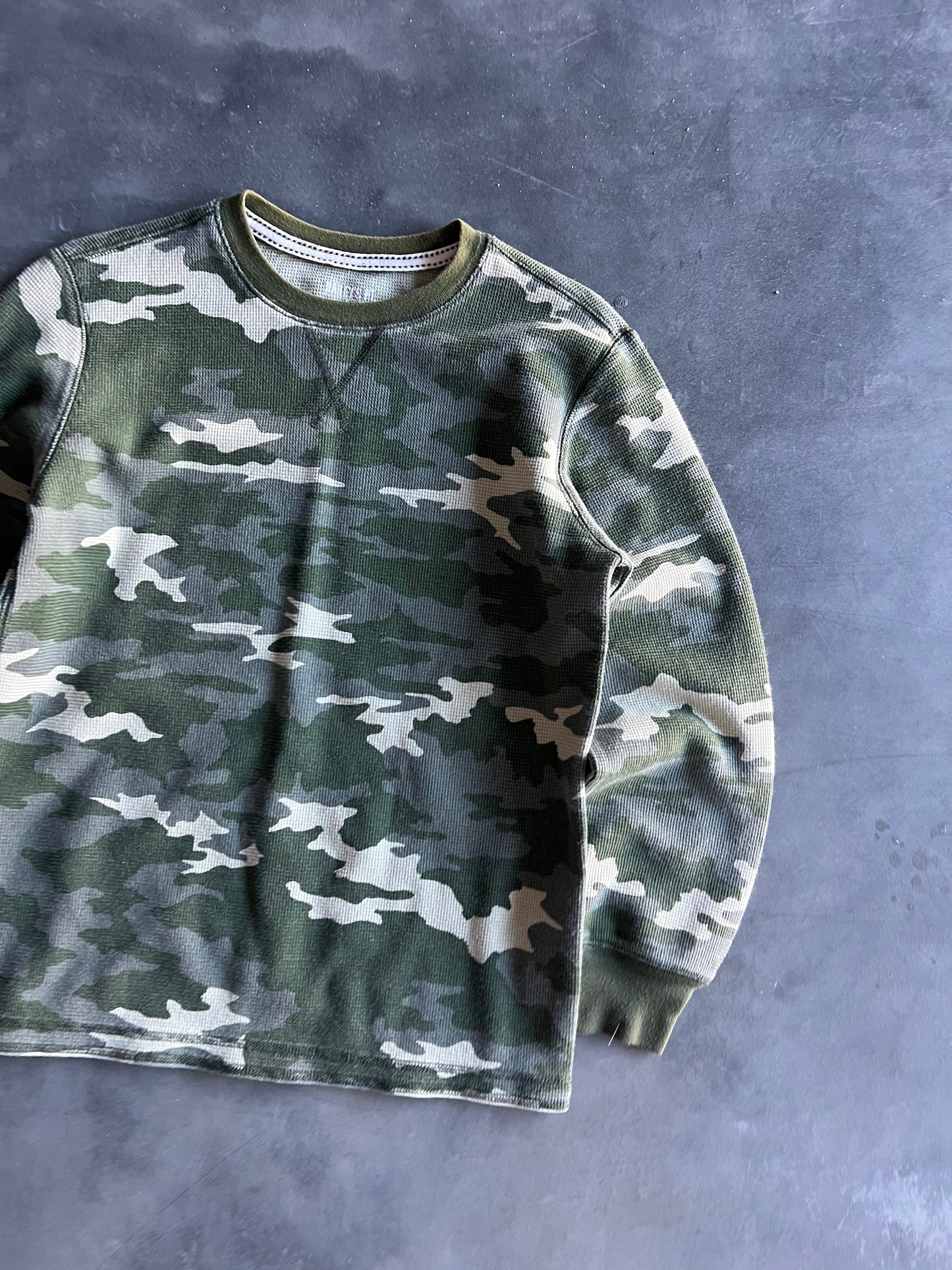 Vintage 2016 Camo Patterned Thermal Shirt - S