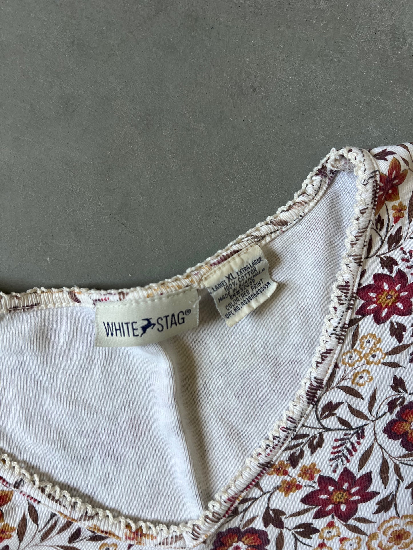 Vintage White Floral Top - XL
