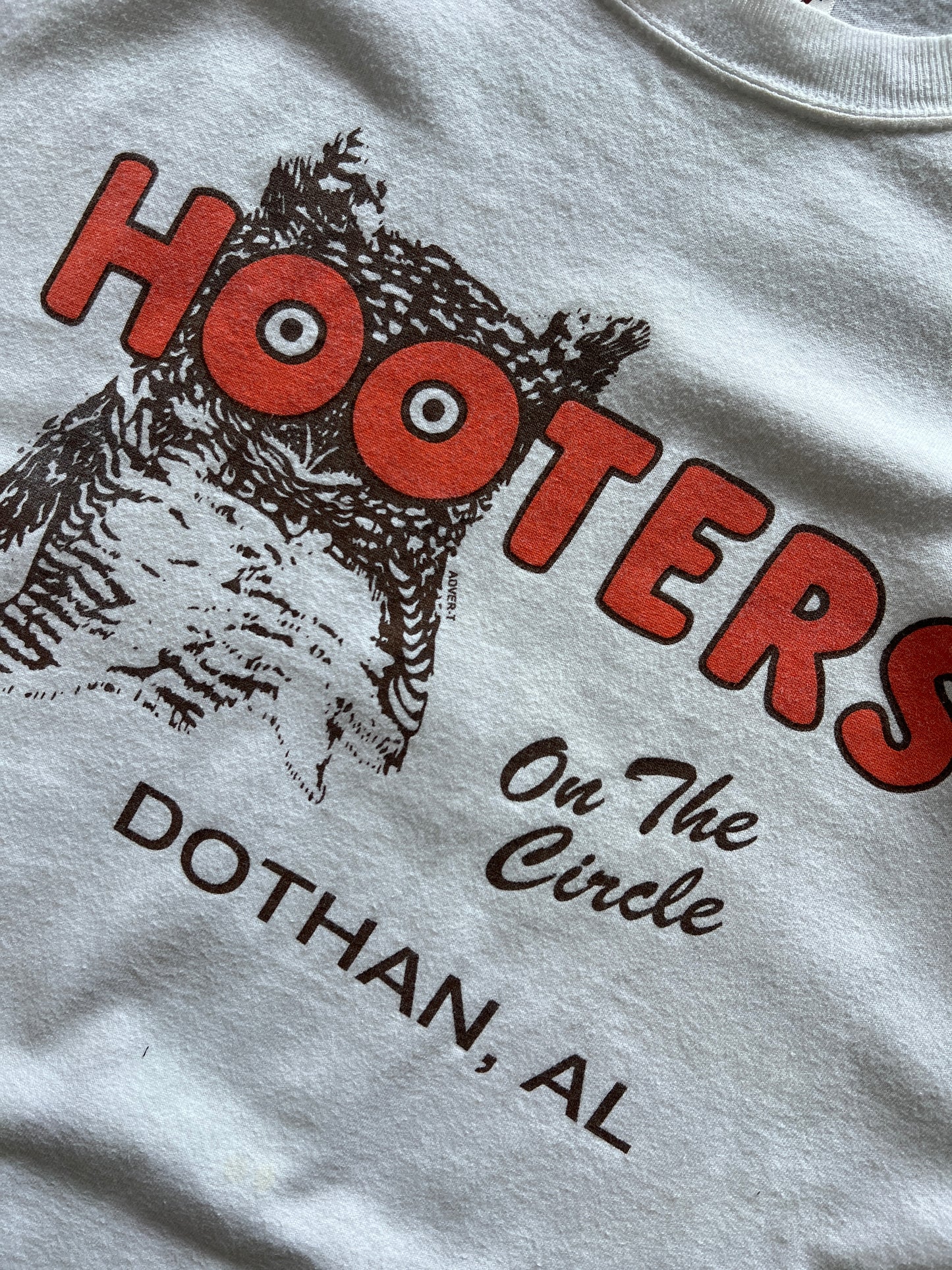 Vintage White Hooters Shirt - L