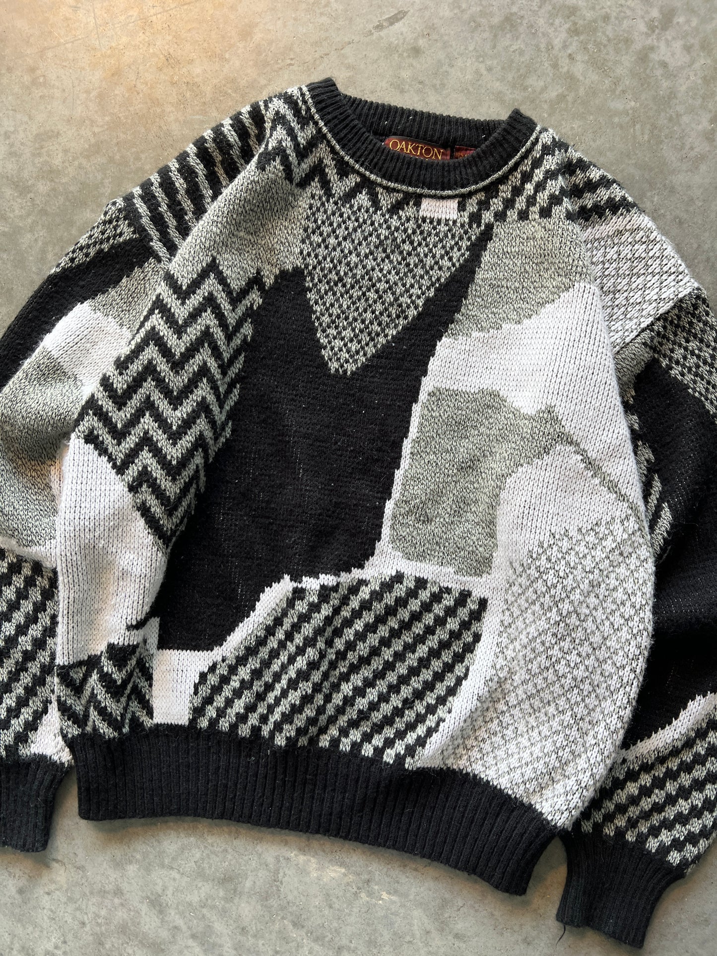 Vintage Black and White Patterned Sweater - M