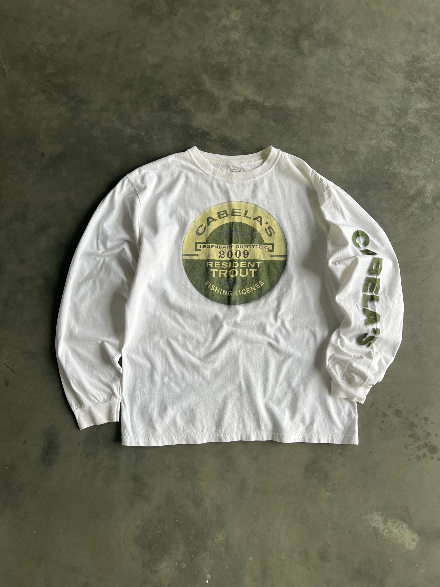 Vintage White Cabelas Spellout Shirt - M