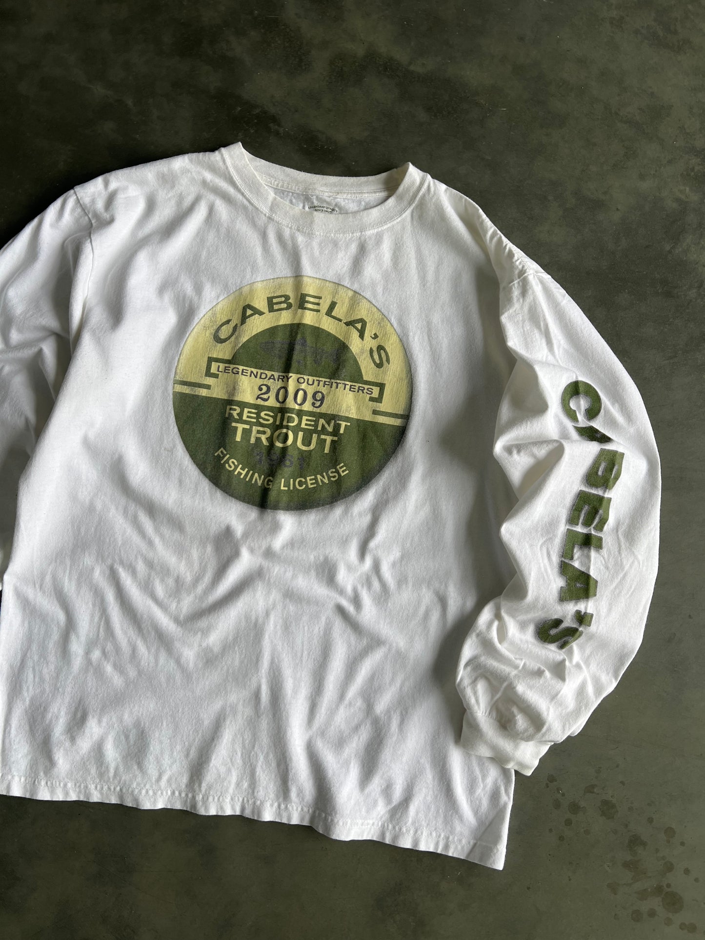 Vintage White Cabelas Spellout Shirt - M