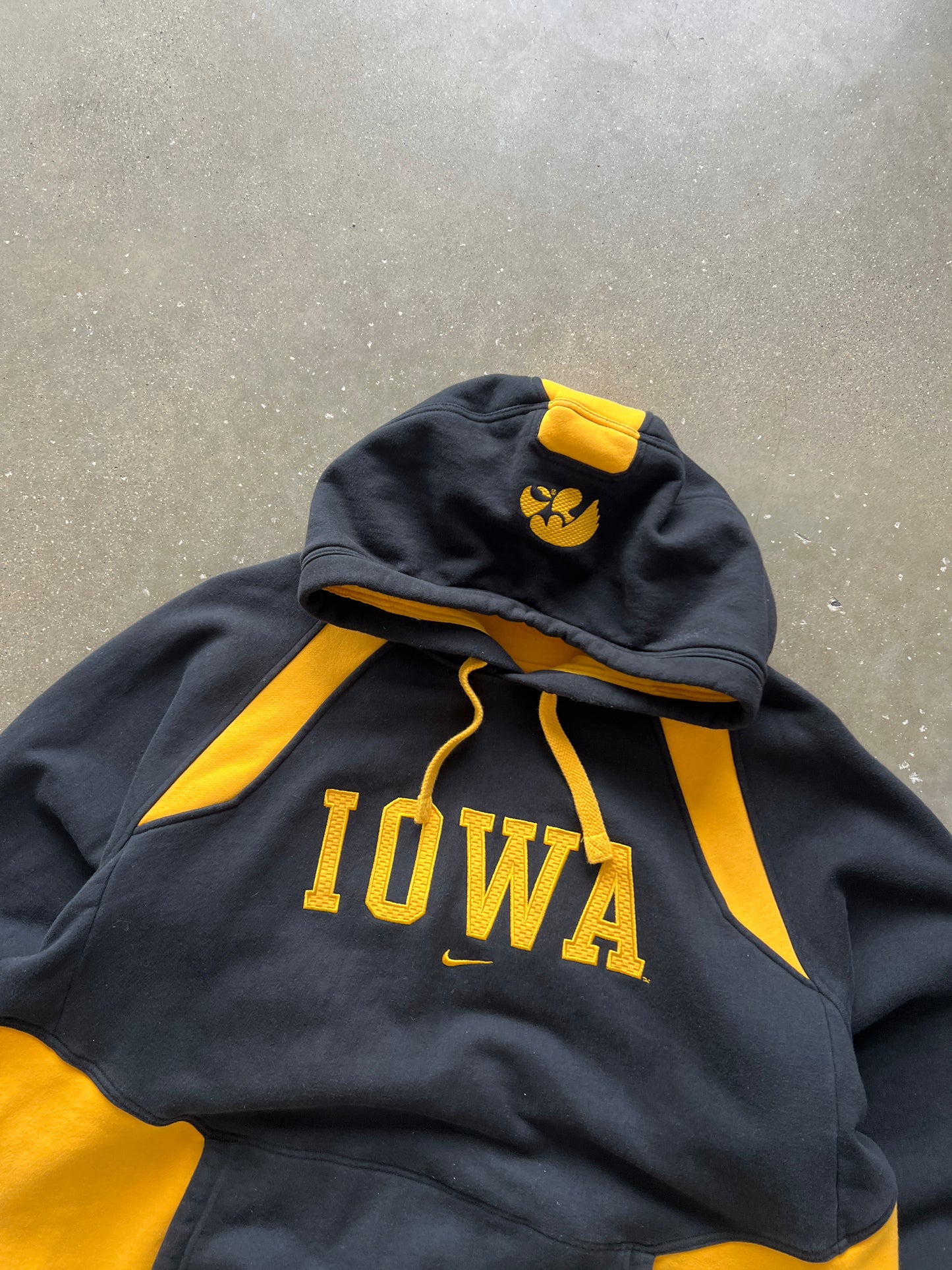 Vintage Black Iowa Hawkeyes Hoodie - XL