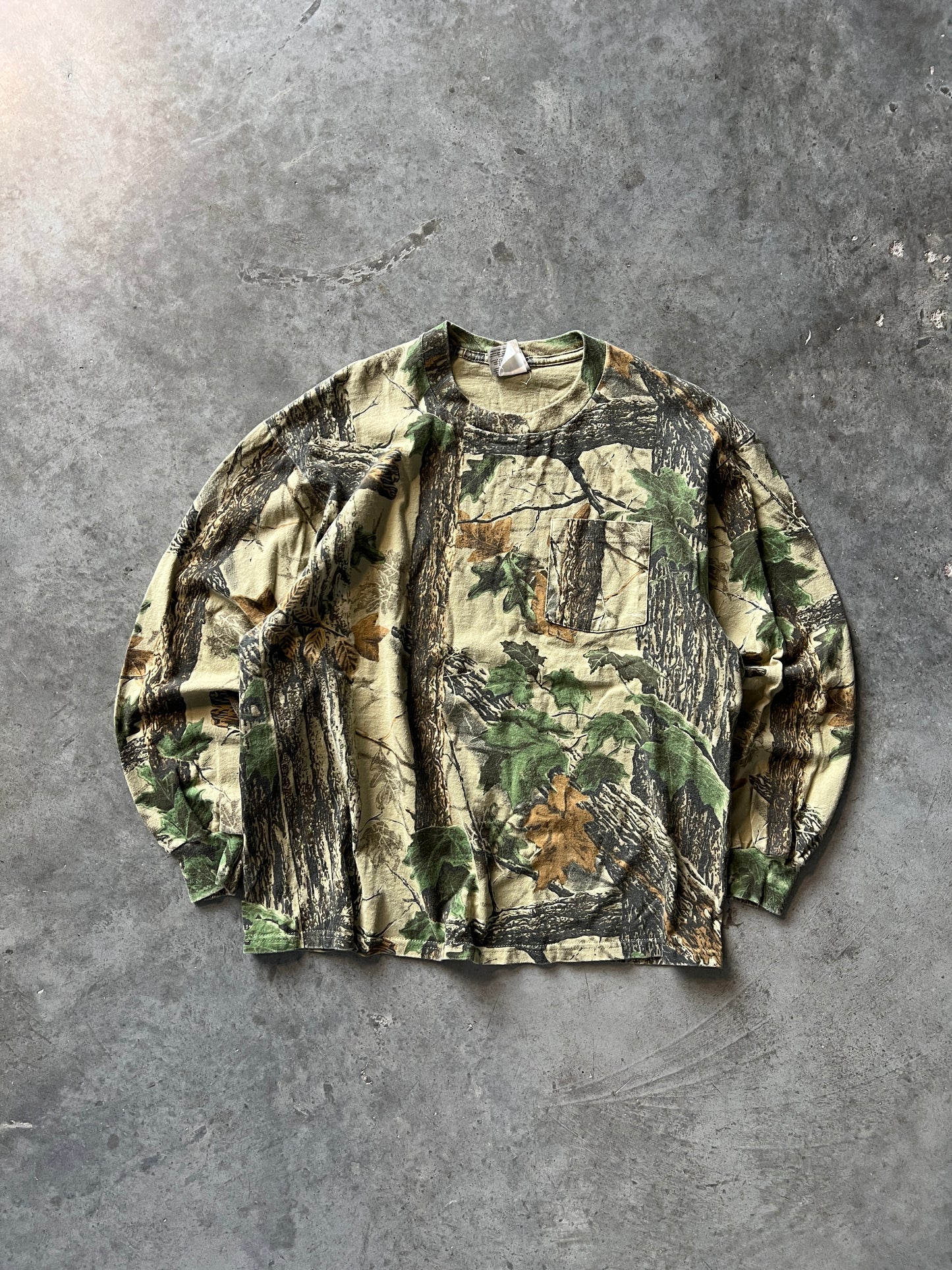 Vintage Forest Green Real Tree Camo Shirt - M