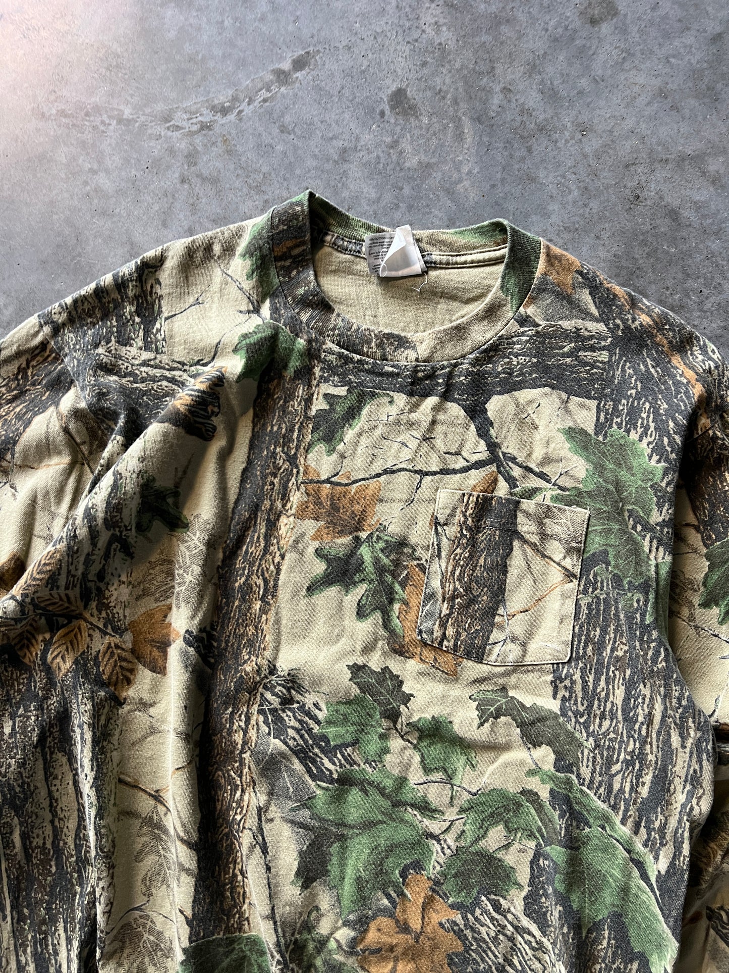 Vintage Forest Green Real Tree Camo Shirt - M