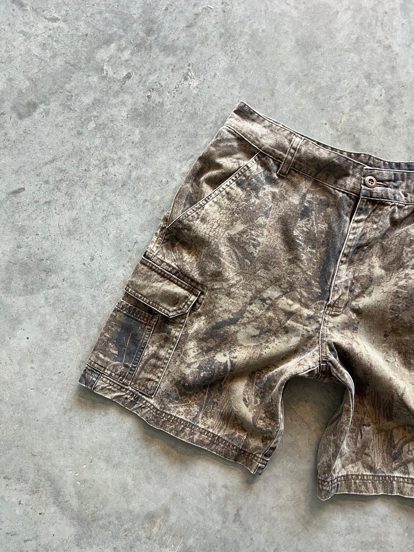 Vintage Faded Real Tree Camo Shorts - 32