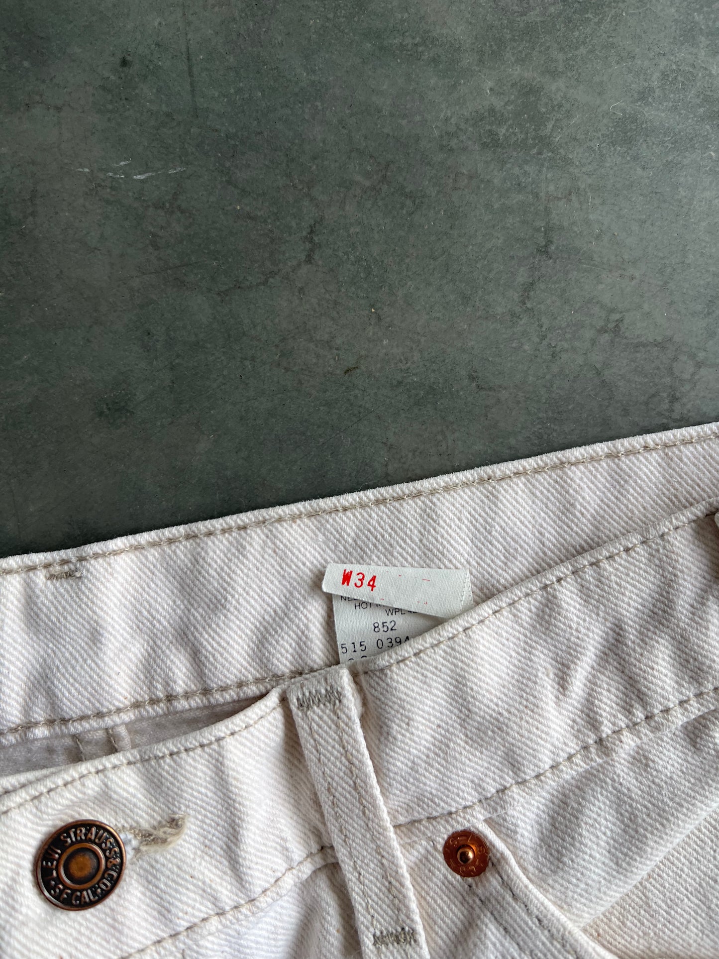 Vintage White Levi Orange Tab Shorts - 34