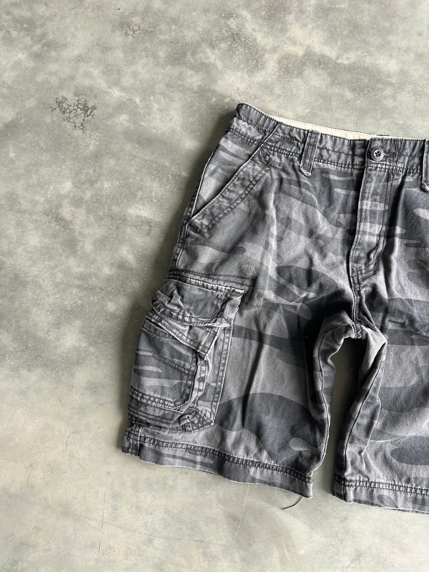 Vintage Black Union Bay Camo Shorts - 32
