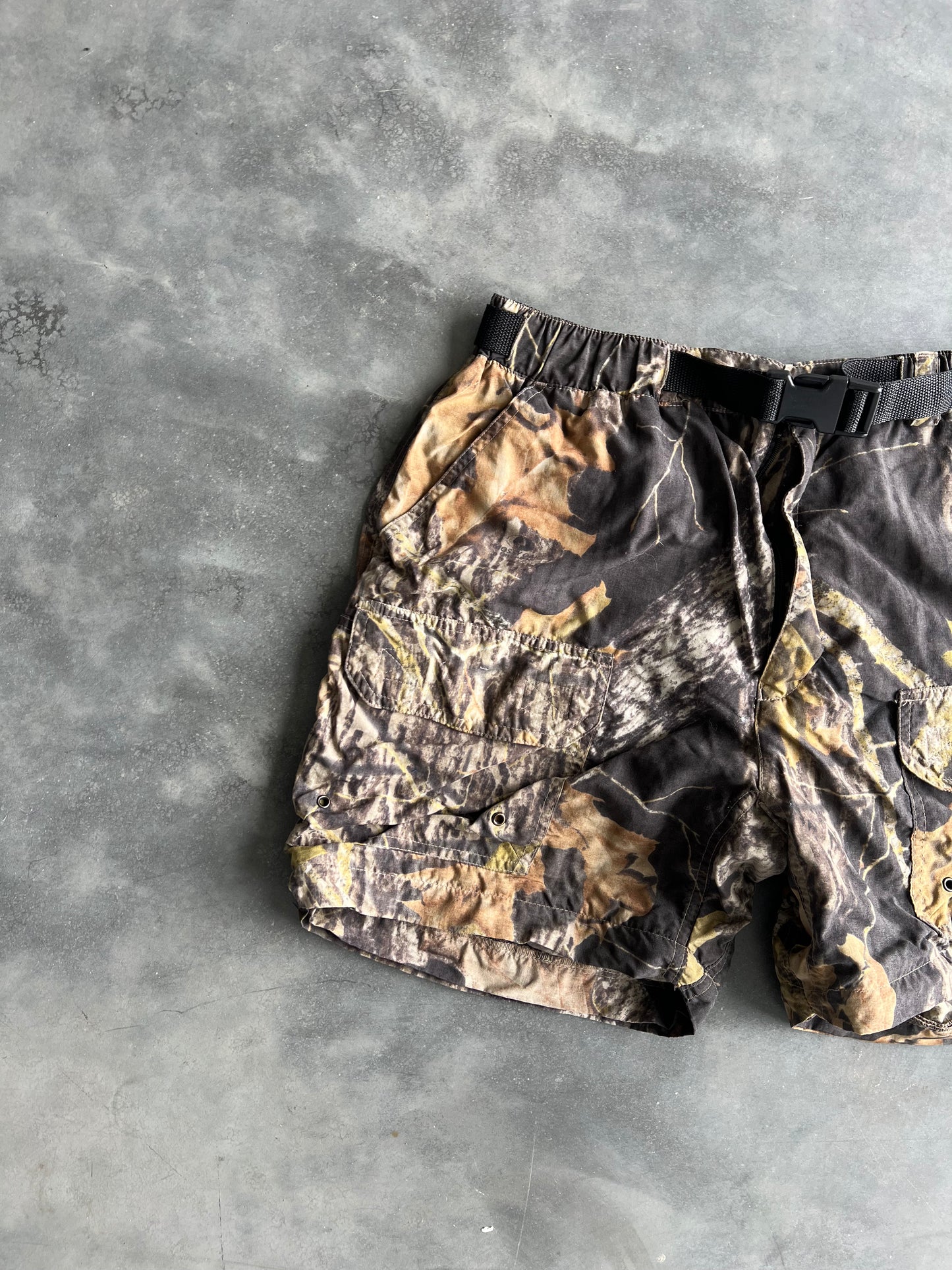 Vintage RealTree Camo Shorts - M