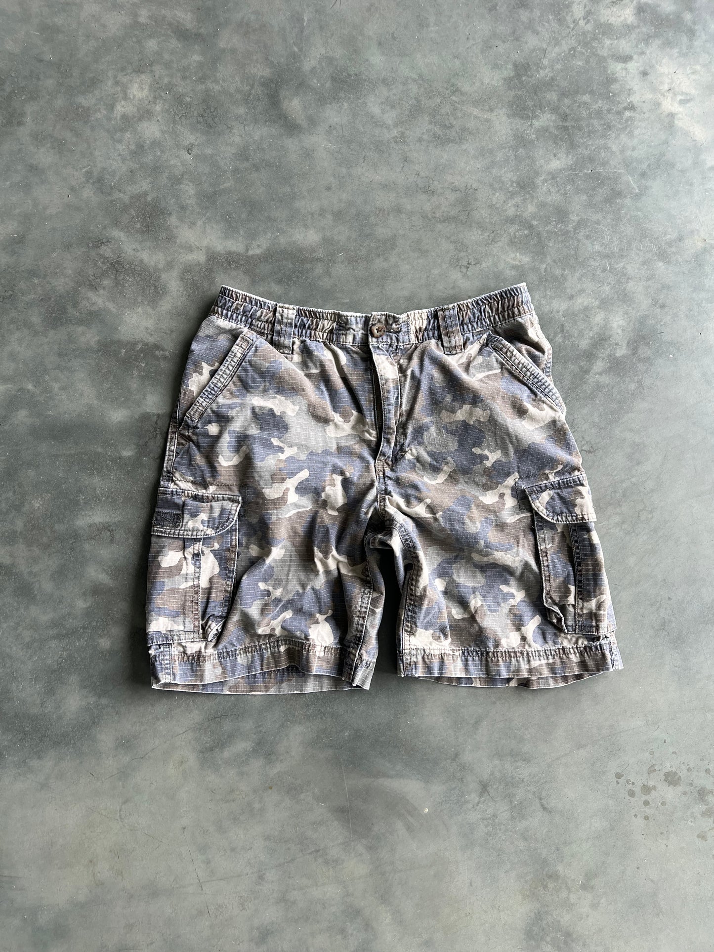 Vintage Outdoor Life Baggy Camo Shorts - M