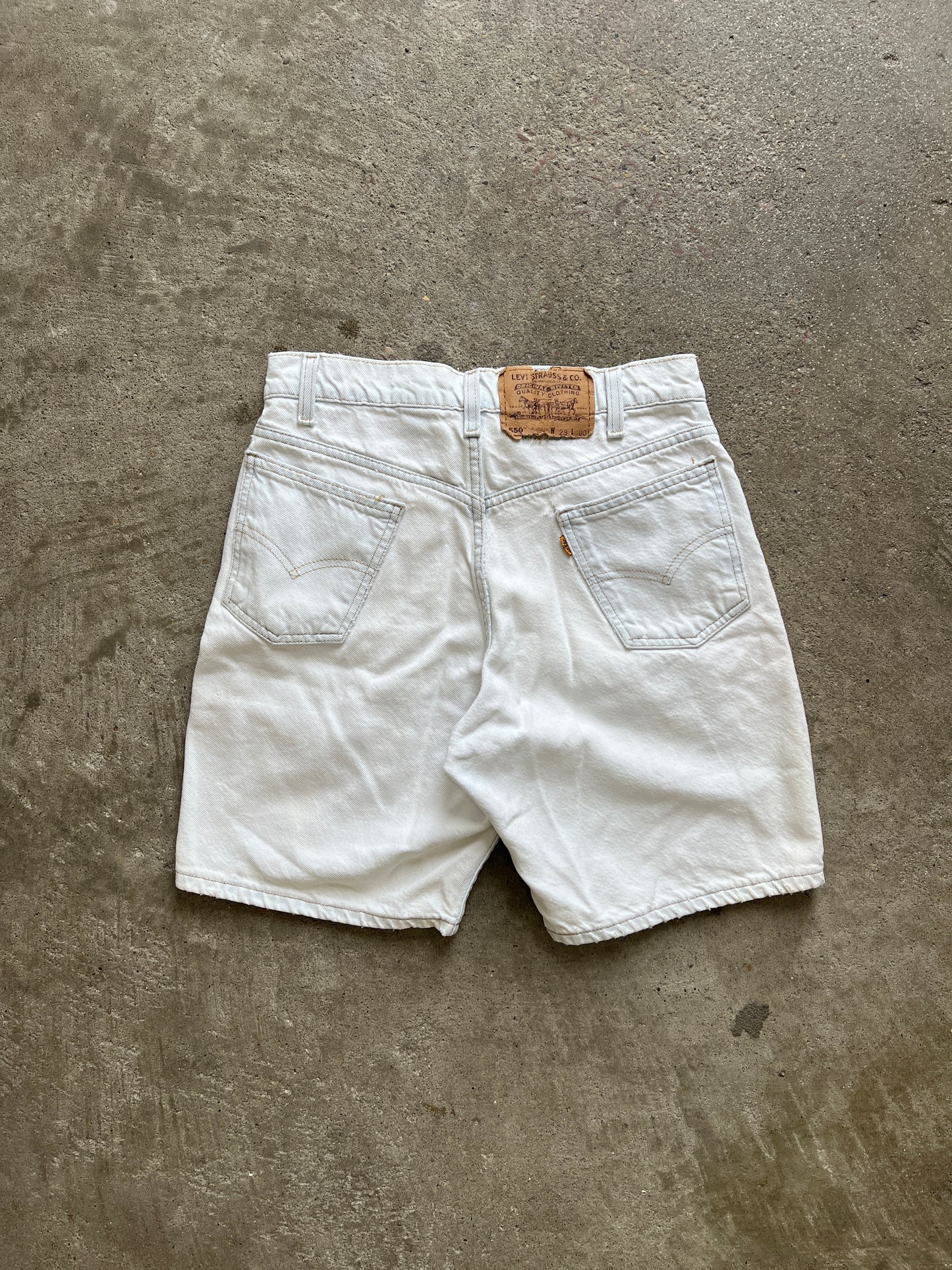 Vintage Light Wash Levi Shorts - 28