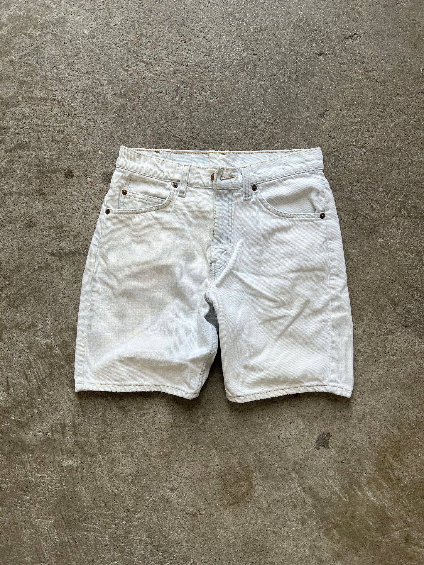 Vintage Light Wash Levi Shorts - 28