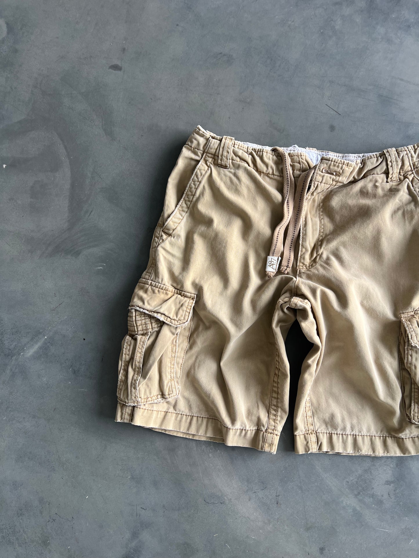 Vintage Cream Aeropostale Cargo Shorts - 34