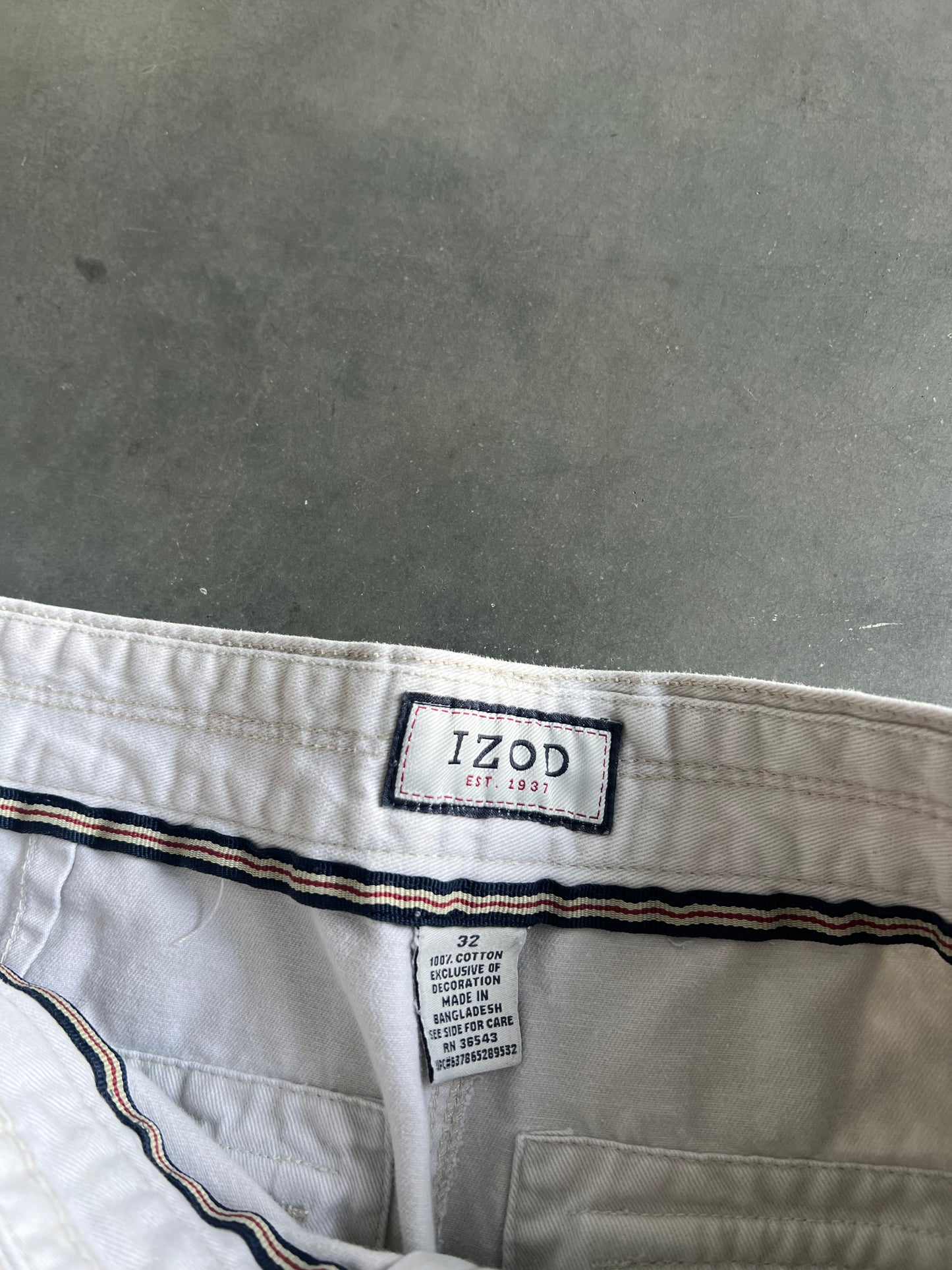 Vintage White IZOD Baggy Shorts - 32
