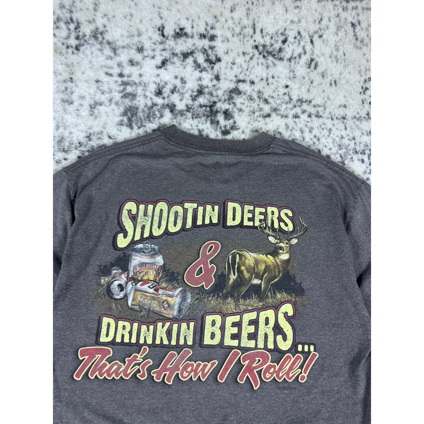 Vintage Shooting Deers Drinking Beers T-Shirt - L