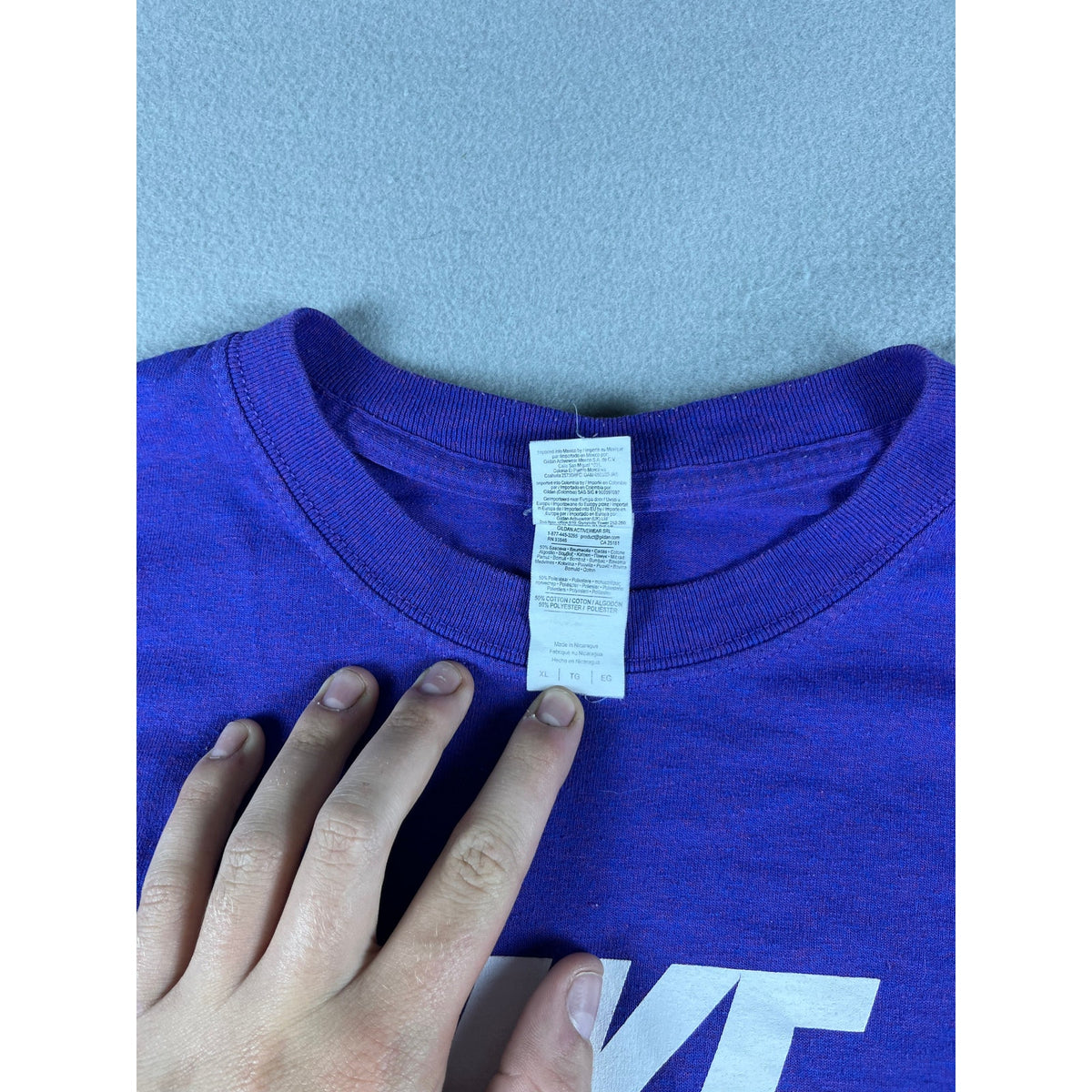 Gildan Nike Swoosh Graphic Shirt - XL