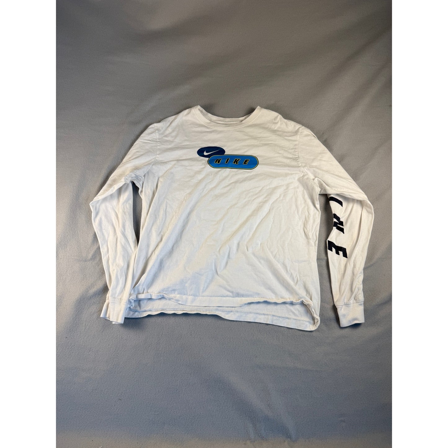 The Nike Spellout Graphics Tee - L