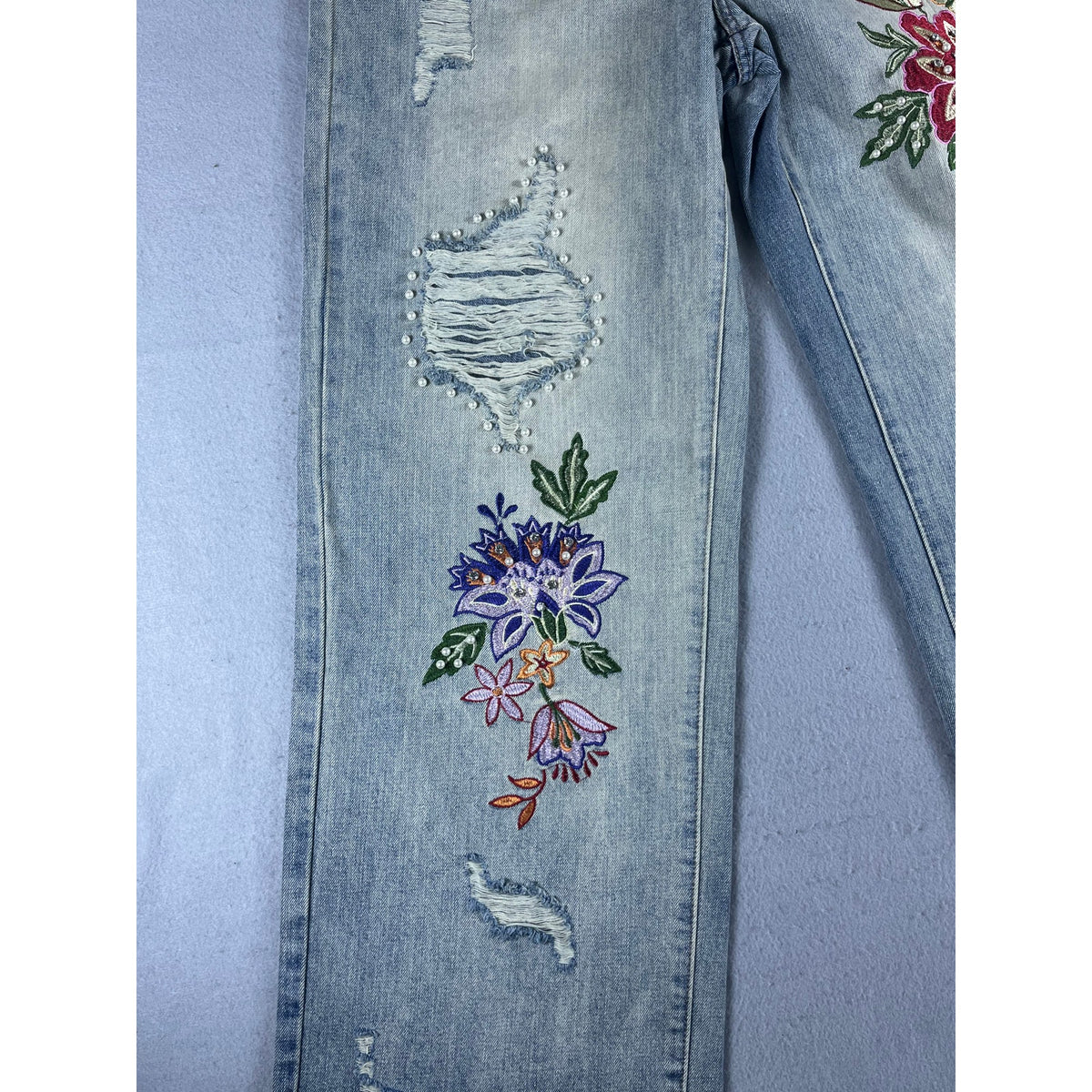 Womens Wide Leg Floral Embroidered Beaded Distressed Jeans - 30