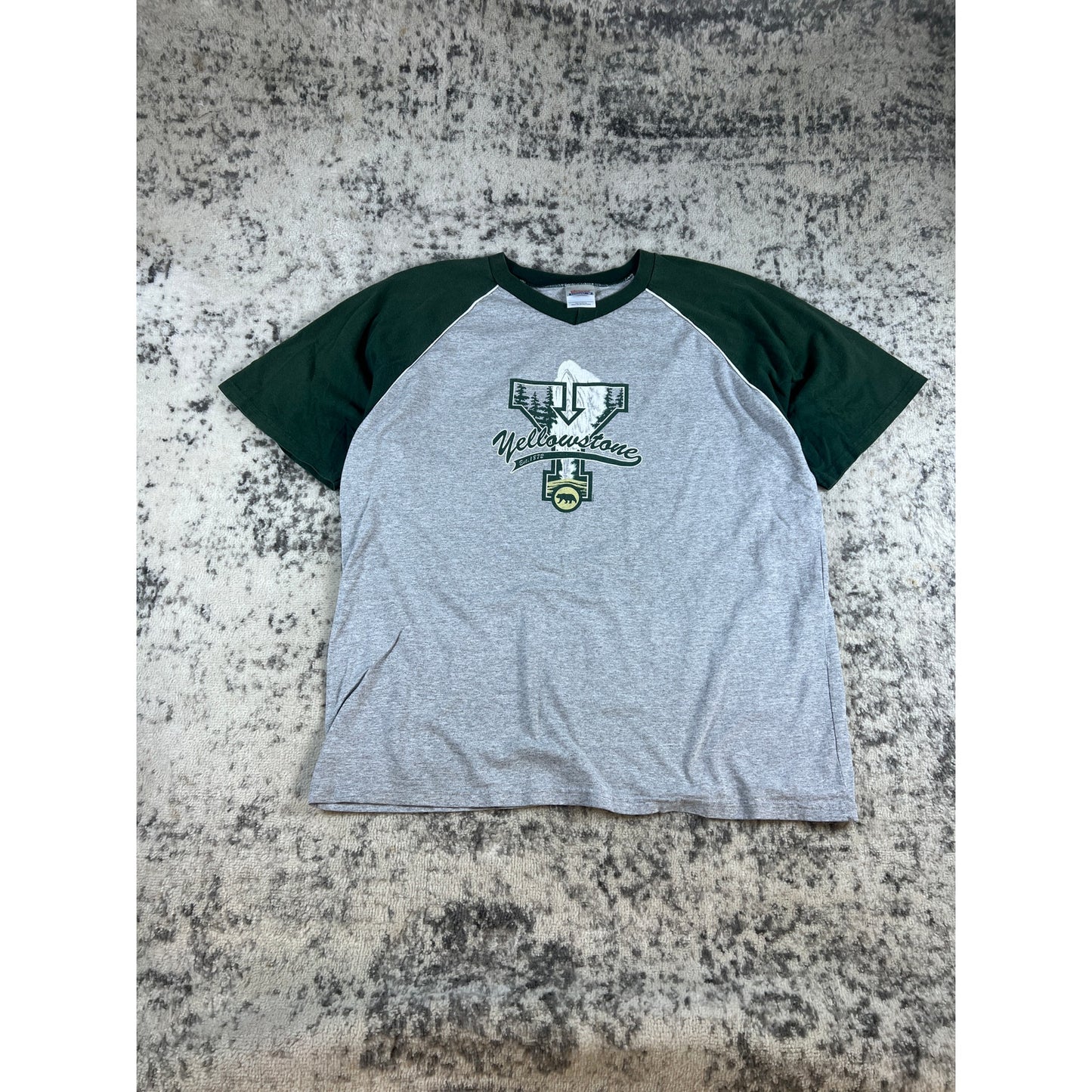 Vintage Green Yellowstone National Park Bear Tee Adult 2XL Gray Hanes USA Made