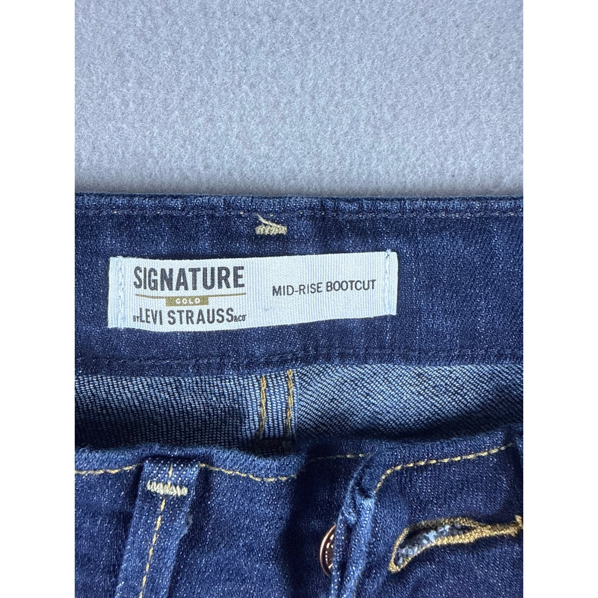 Signature Gold Levi Strauss Rise Bootcut Jeans - 27x27
