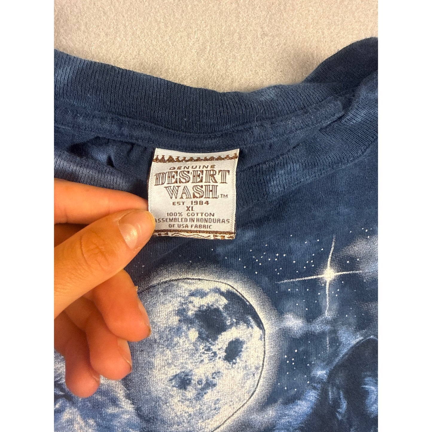 Desert Wash Wolf Howling at the Moon T-Shirt - XL