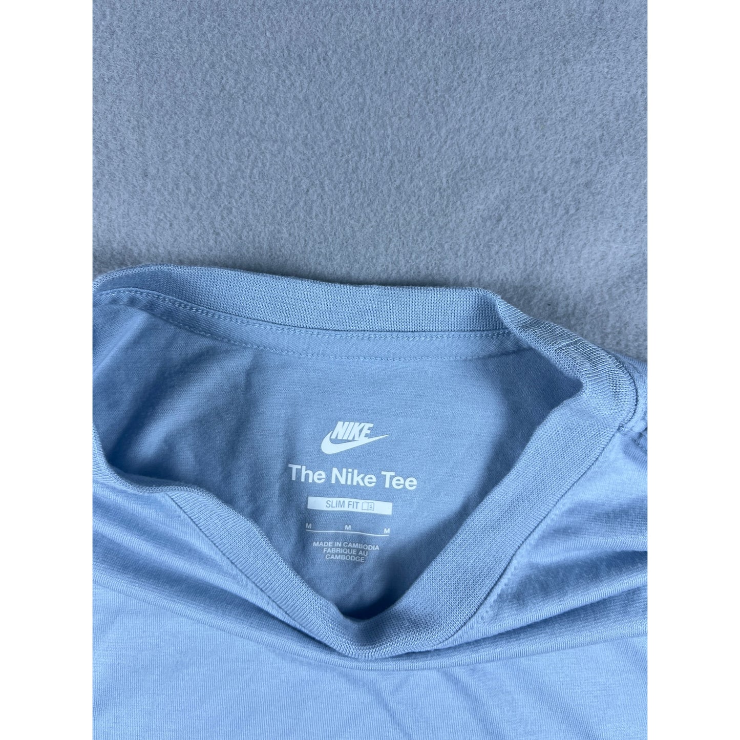 The Nike Cropped Tee Womens - M