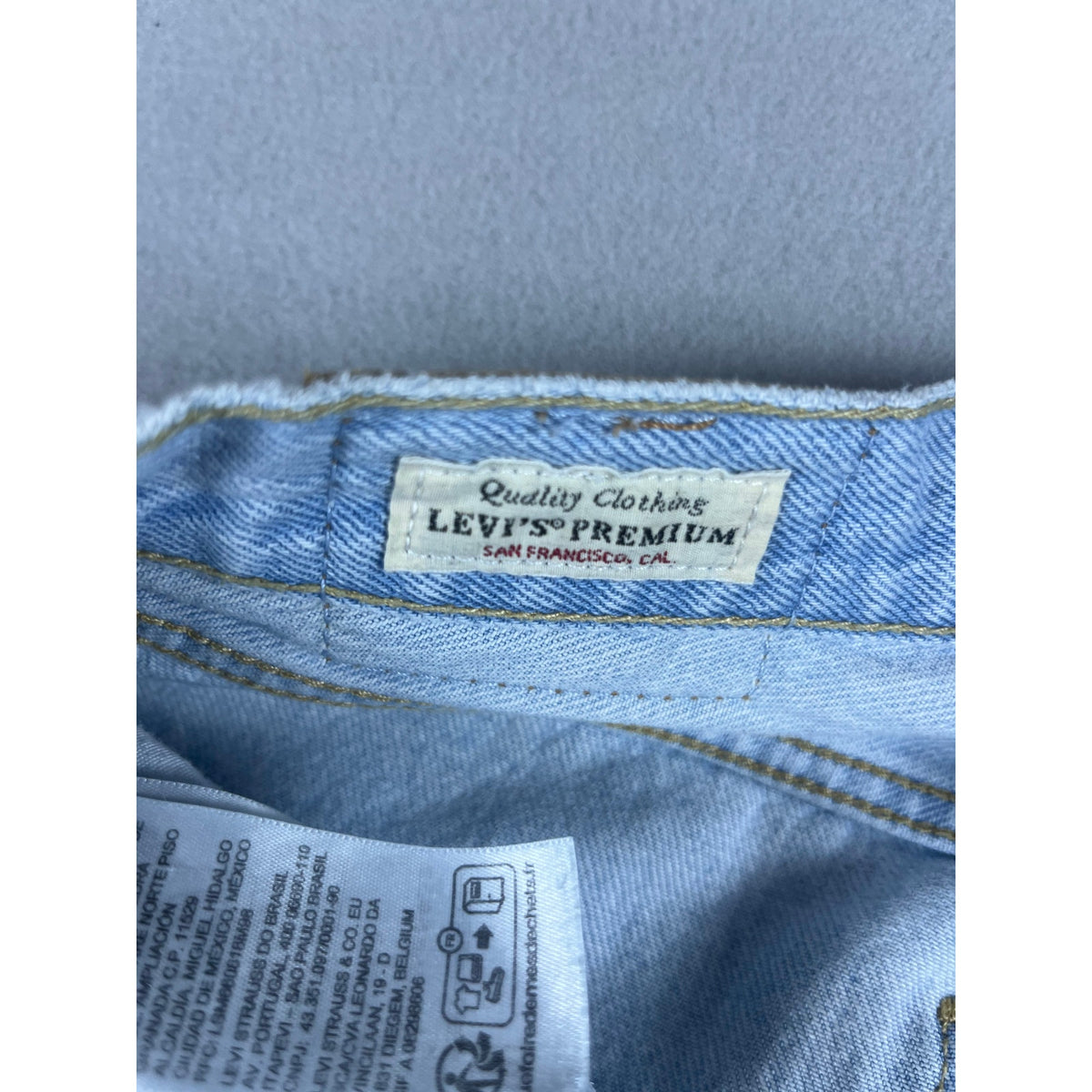 Levi's Premium 501 81 Mom Jeans Womens - 24x31
