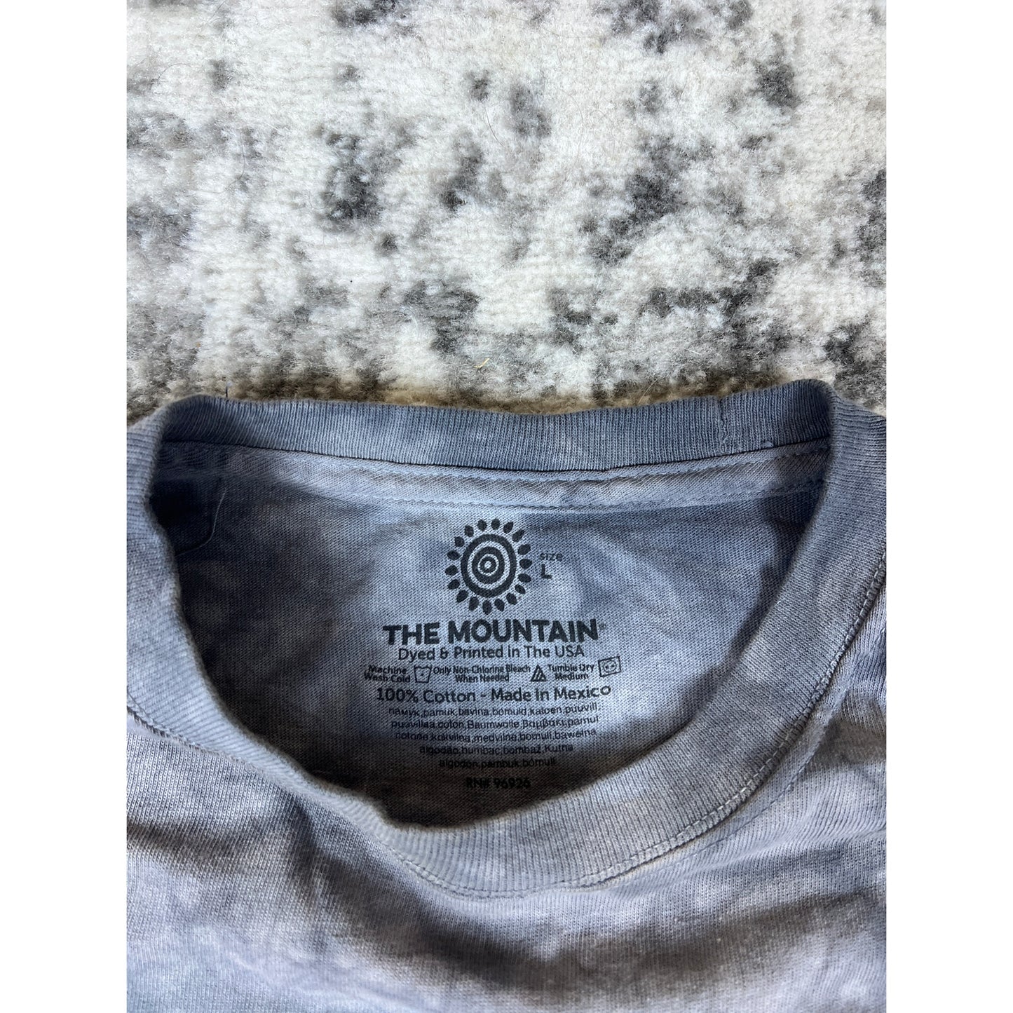 The Mountain Farm Dog Graphic T-Shirt - L