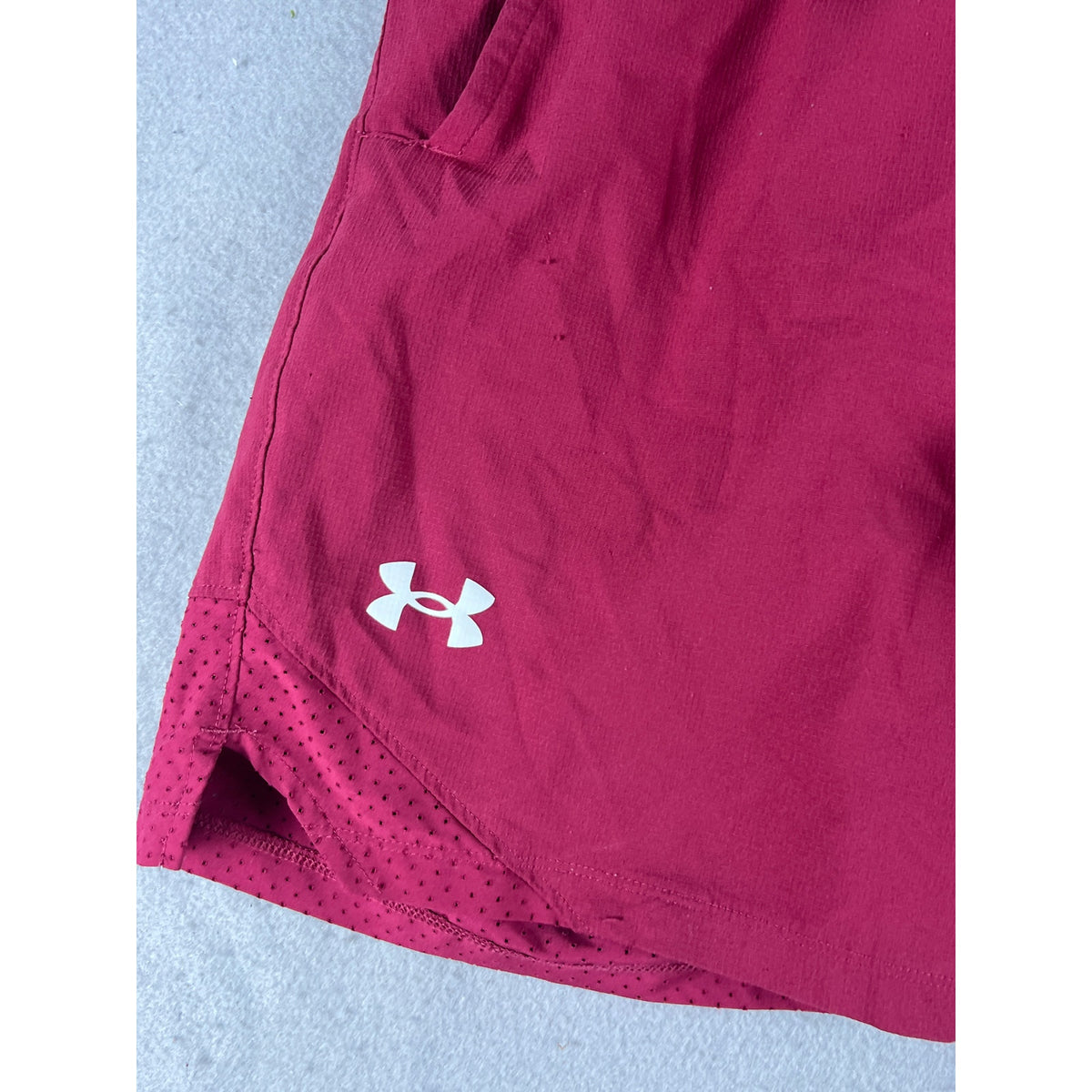 Under Armour Fitted Athletic Shorts - S